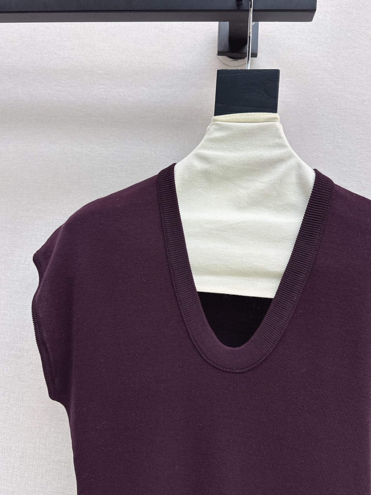 MaxM* 25ss U-neck knitted top