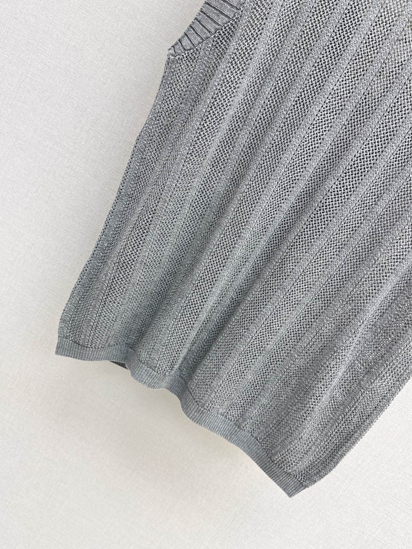 Cel* 25ss lace back sleeveless sweater