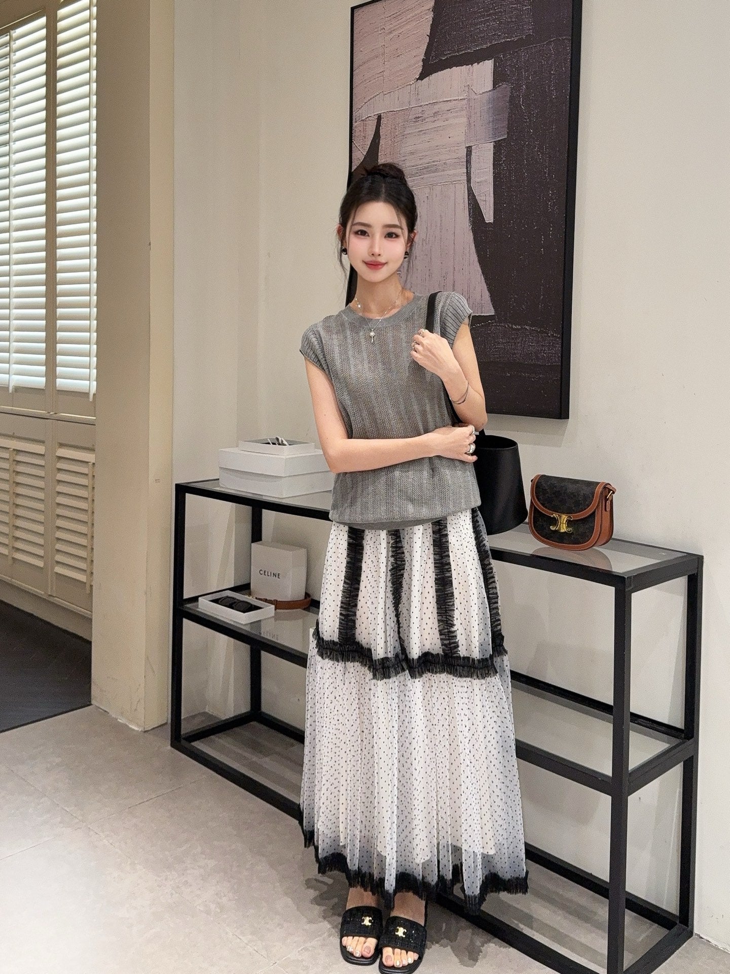 Cel* 25ss lace back sleeveless sweater