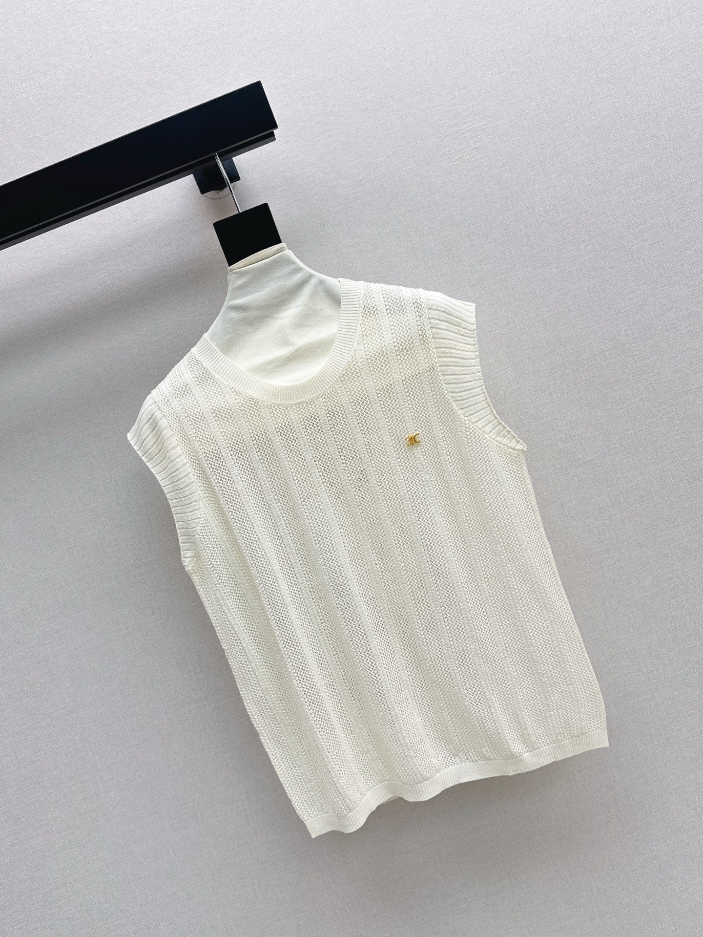 Cel* 25ss lace back sleeveless sweater