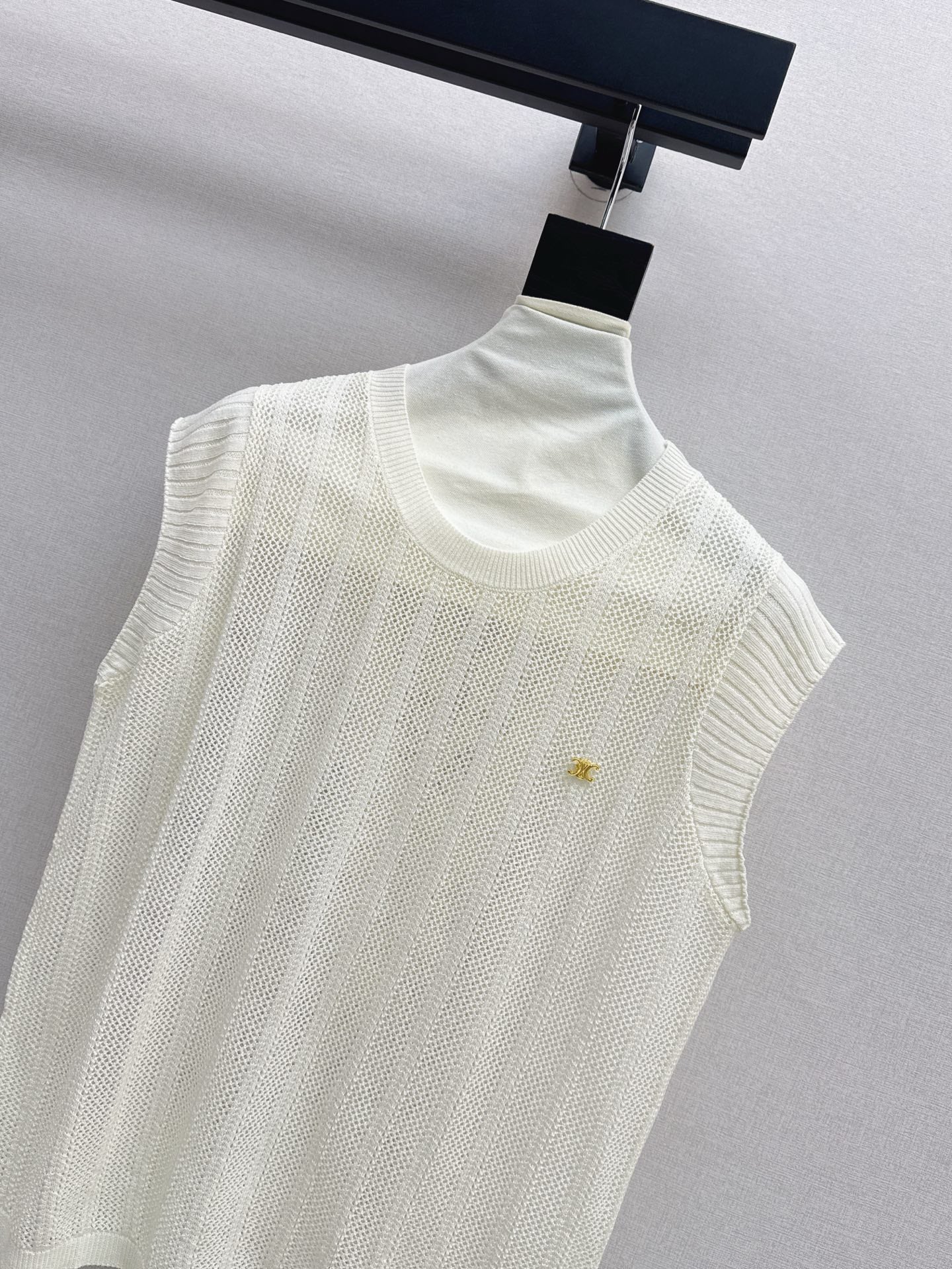 Cel* 25ss lace back sleeveless sweater