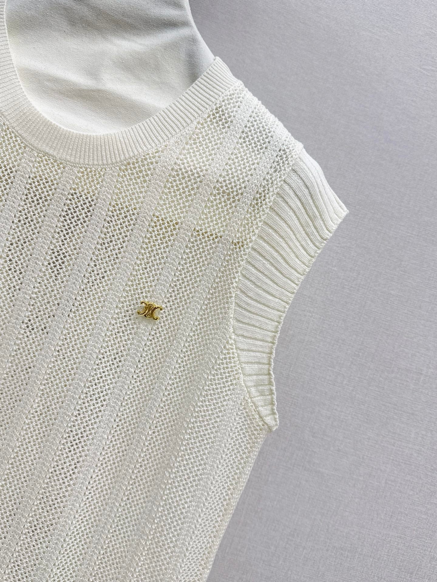 Cel* 25ss lace back sleeveless sweater