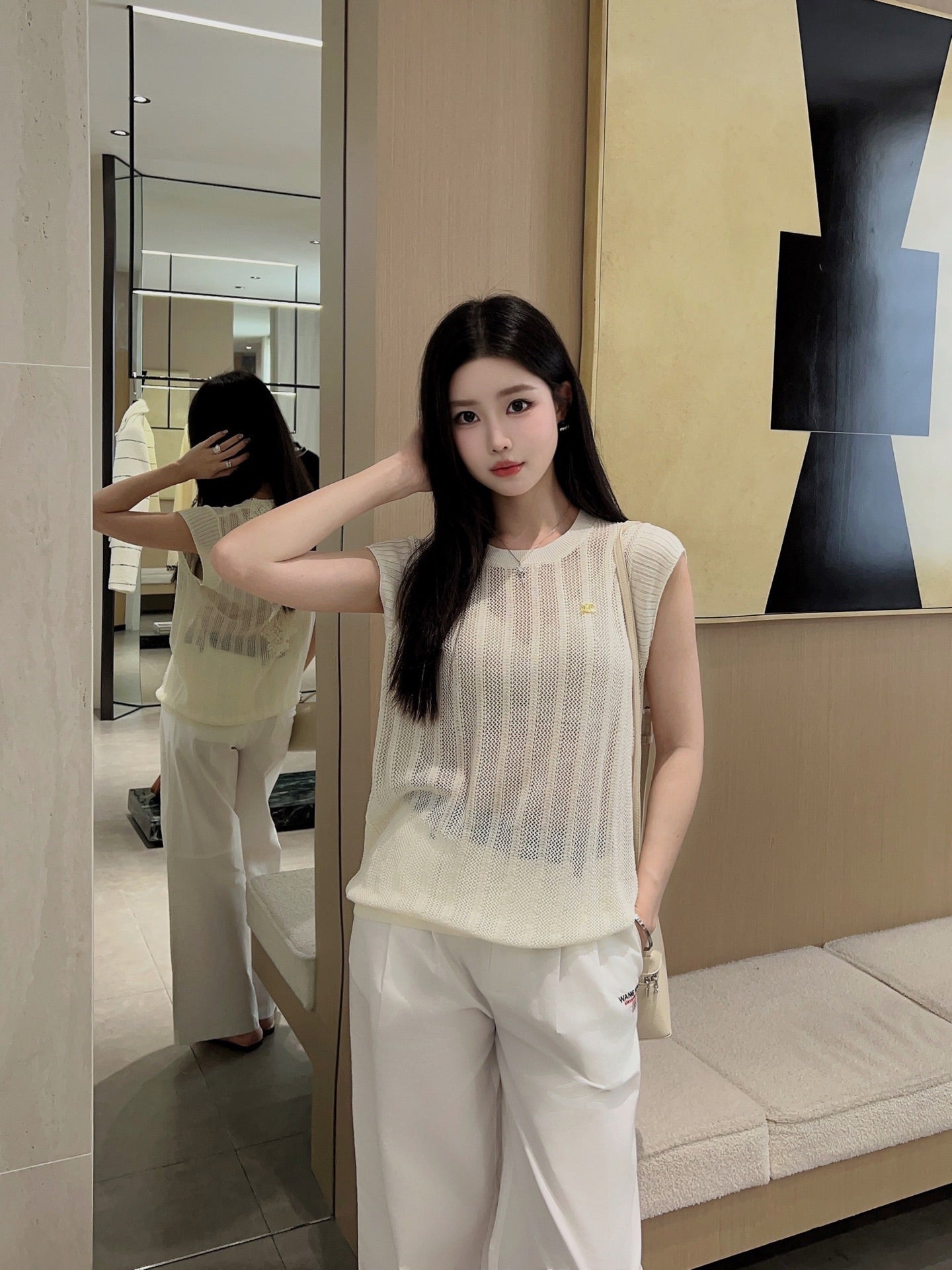 Cel* 25ss lace back sleeveless sweater