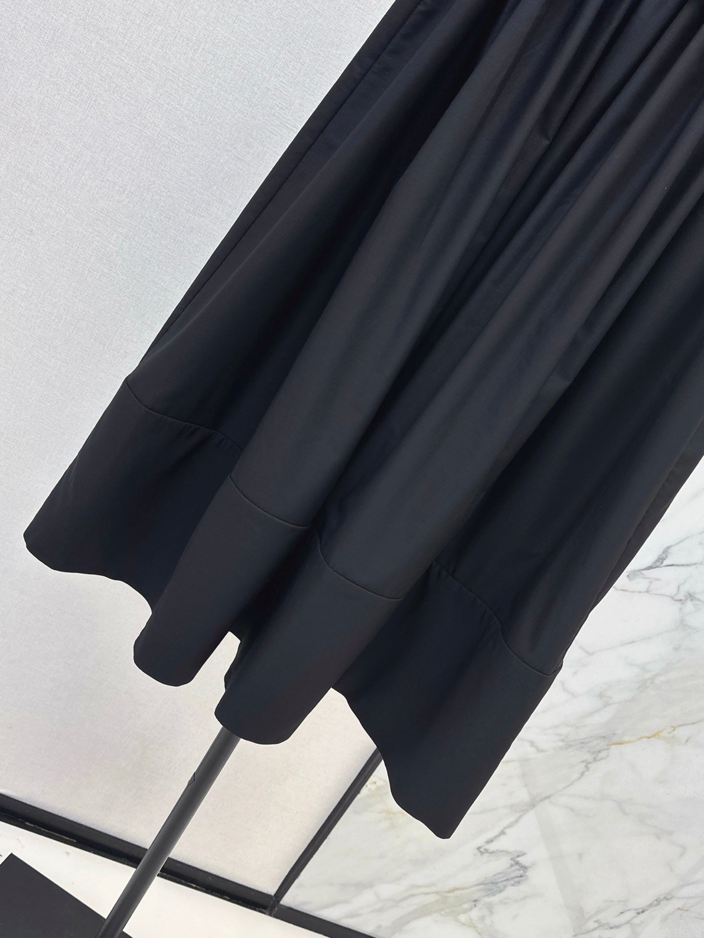 Loui* 25ss XL hem midi skirt