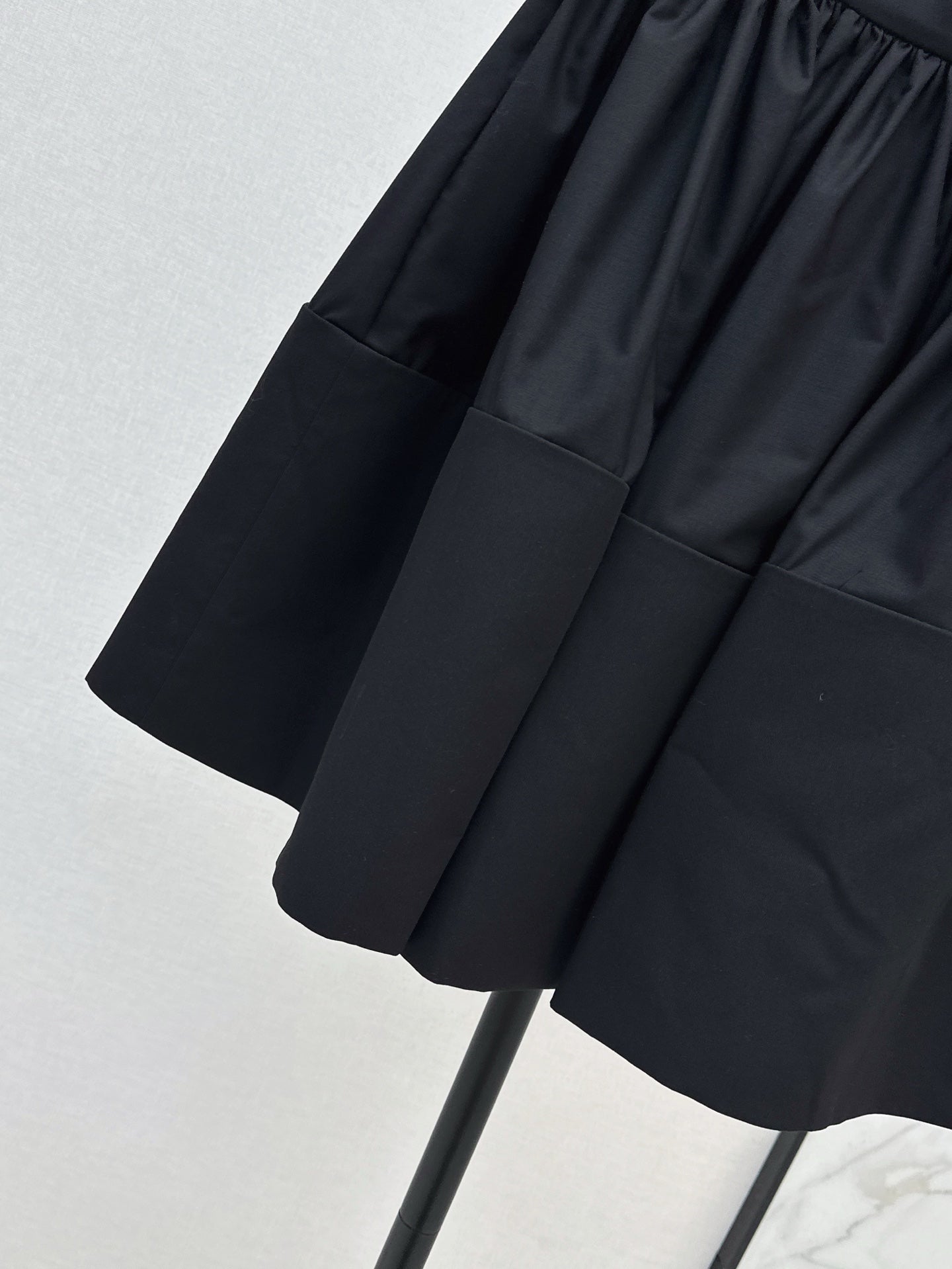 Loui* 25ss XL hem mini skirt