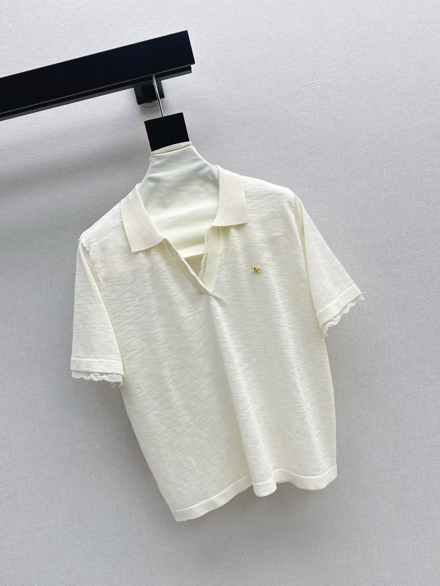 Cel* 25ss lace trim polo sweater