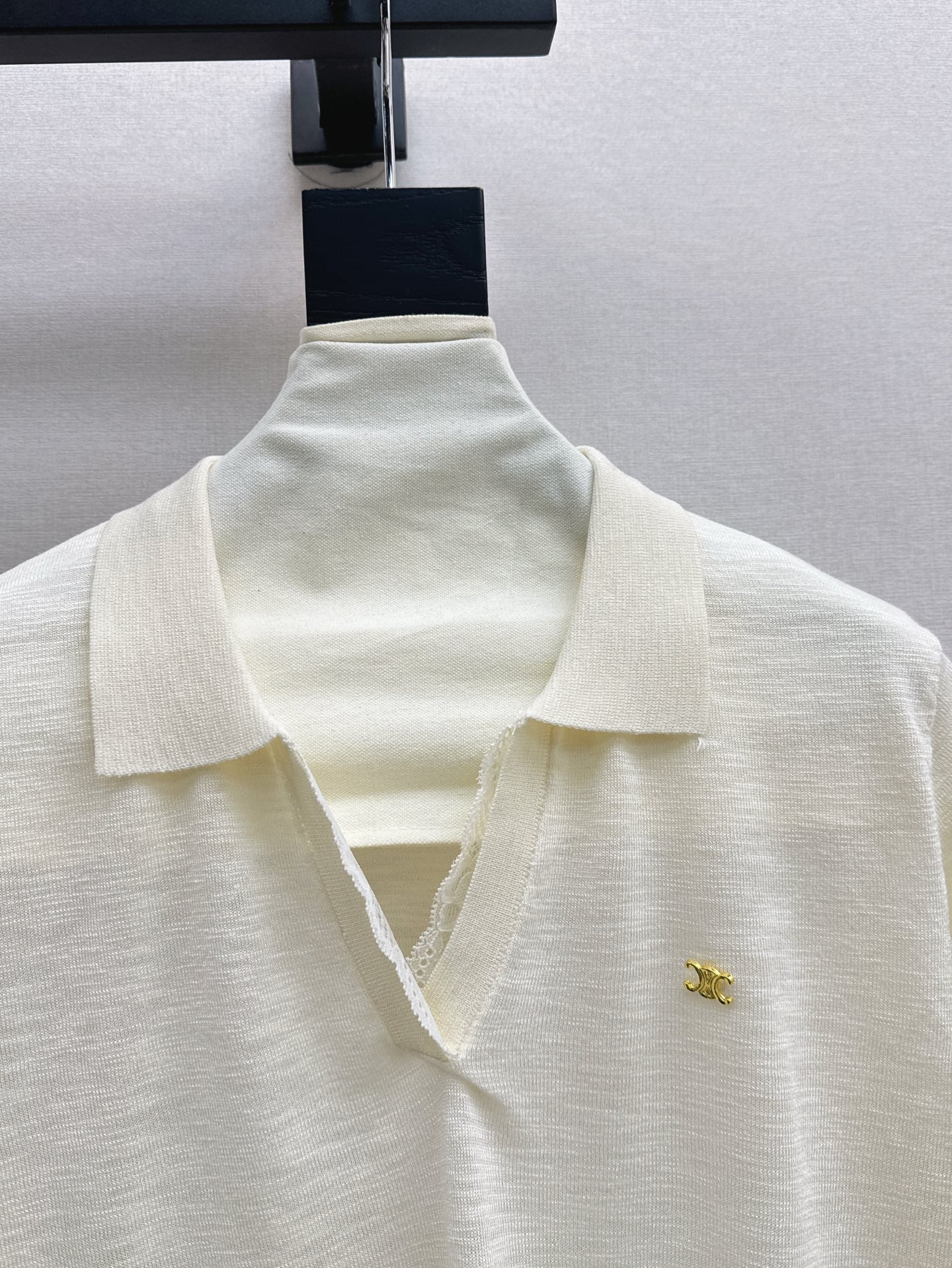 Cel* 25ss lace trim polo sweater