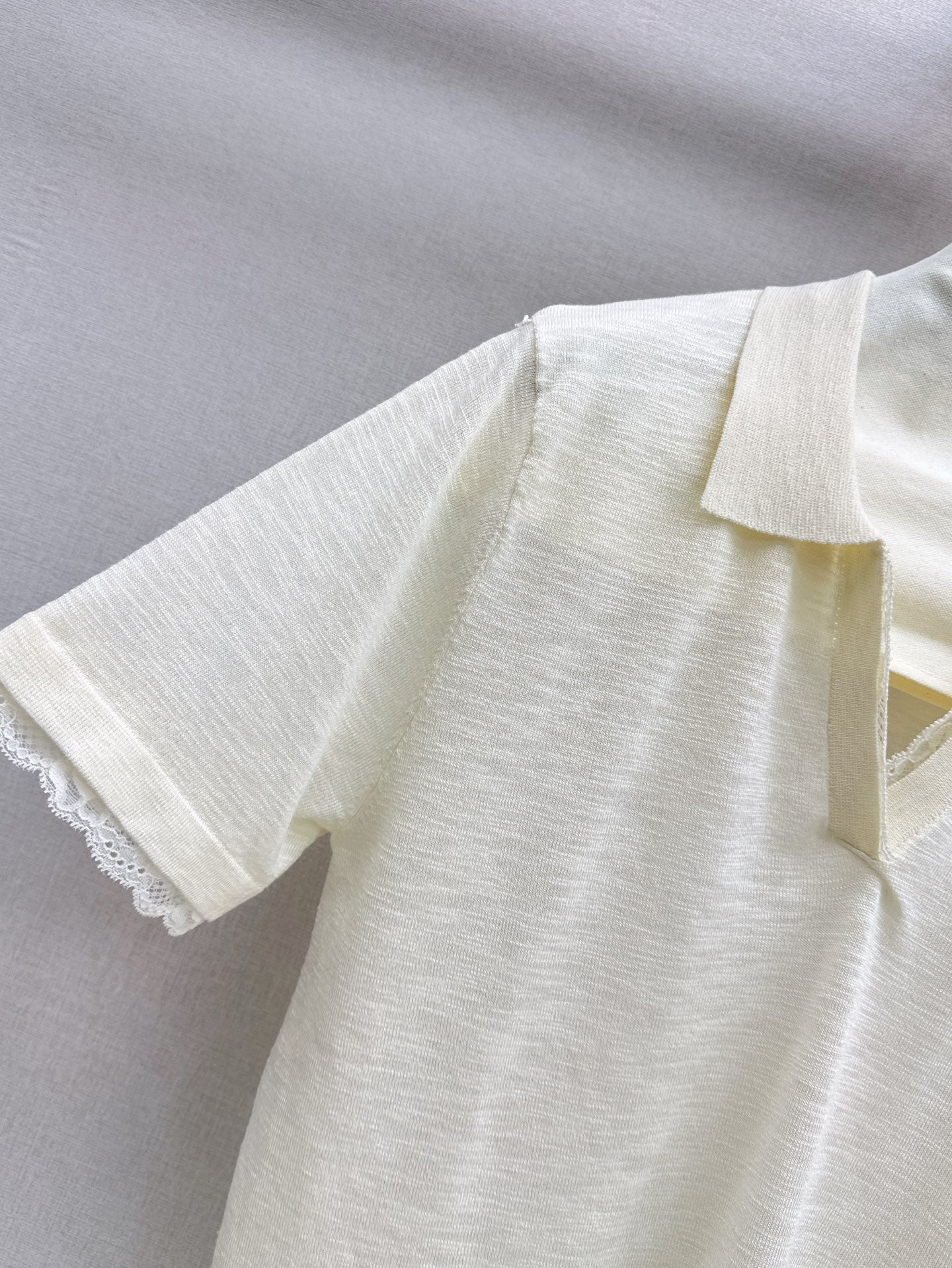 Cel* 25ss lace trim polo sweater