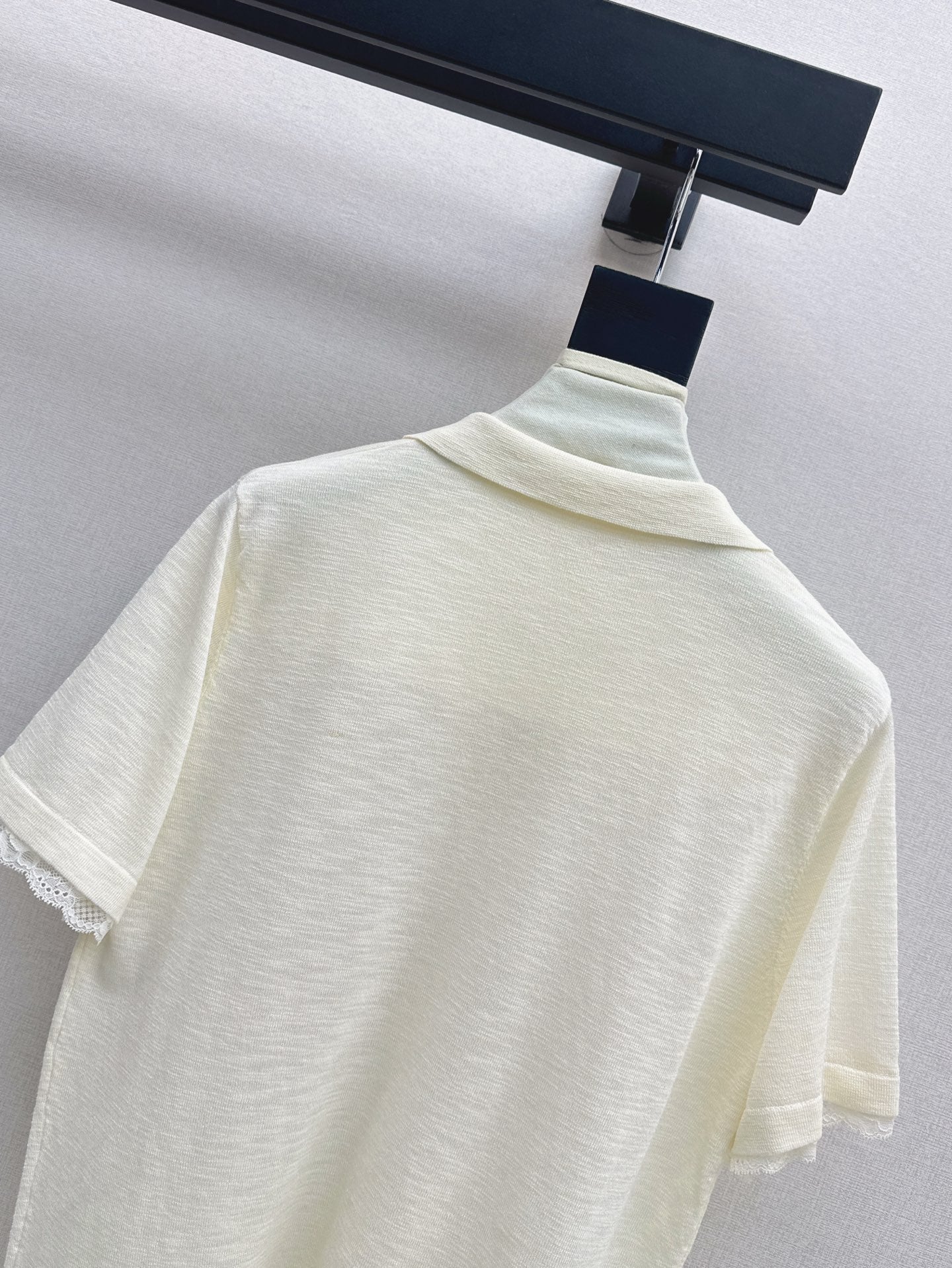 Cel* 25ss lace trim polo sweater