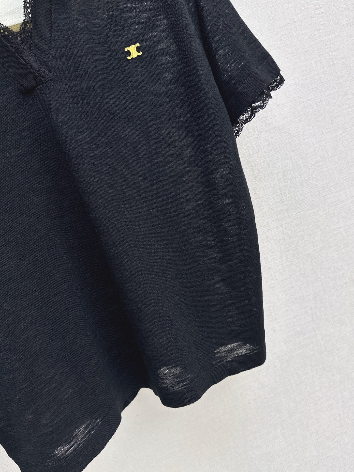 Cel* 25ss lace trim polo sweater