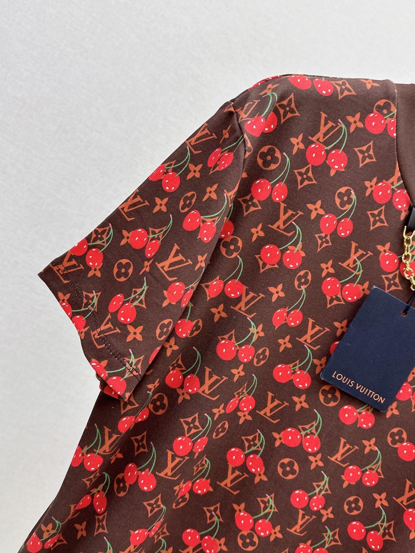 Loui* 25ss monogram cherry cotton t-shirt