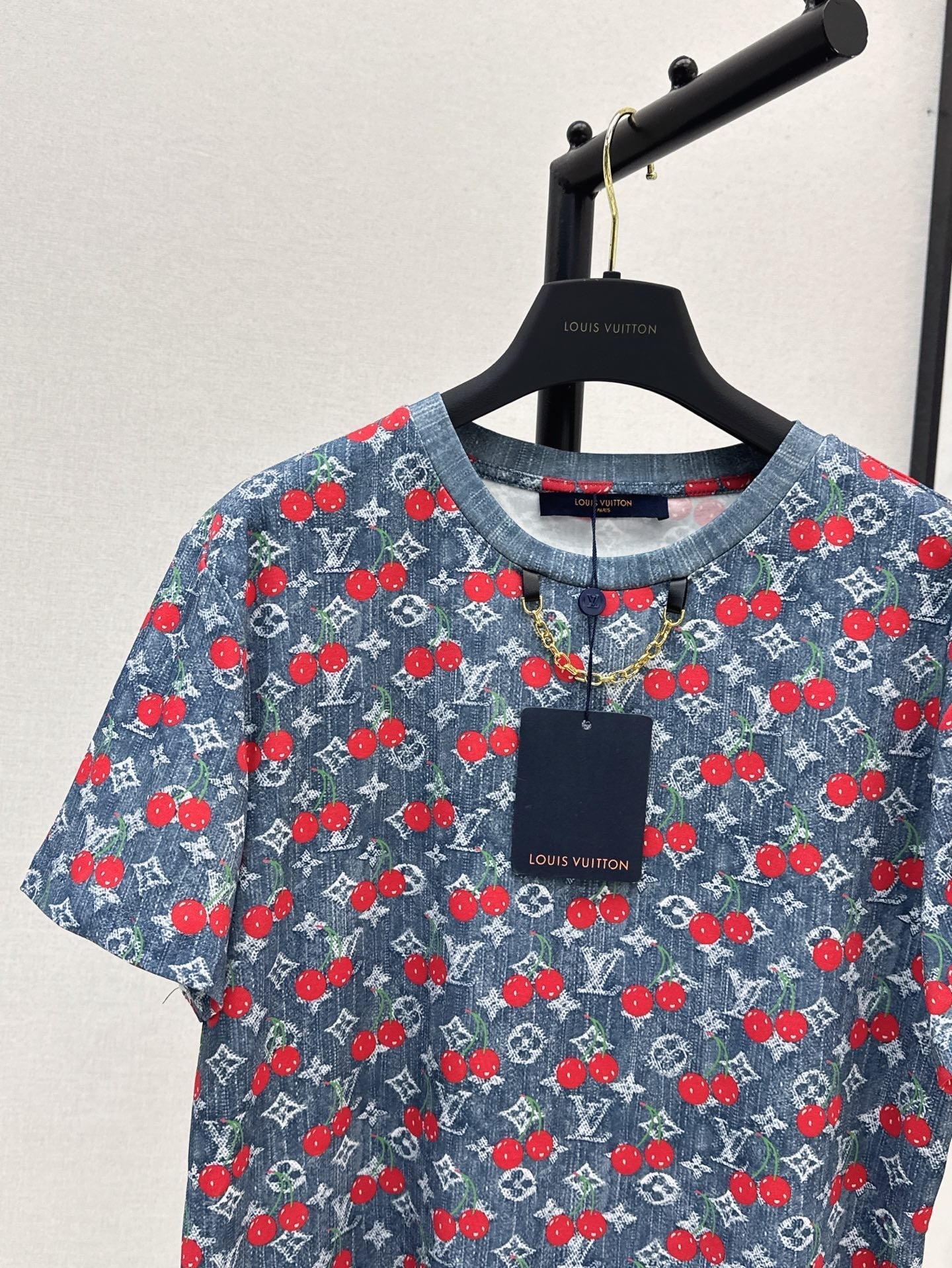 Loui* 25ss monogram cherry cotton t-shirt