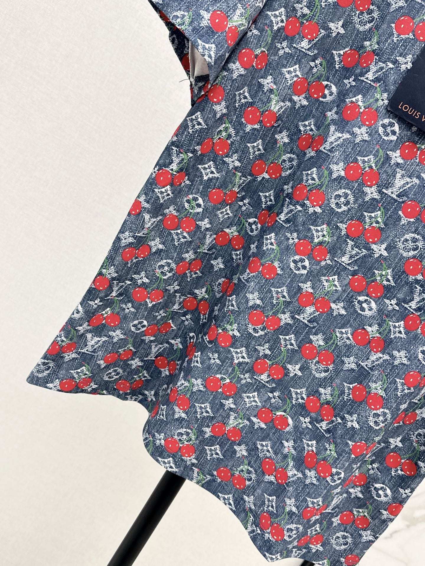 Loui* 25ss monogram cherry cotton t-shirt