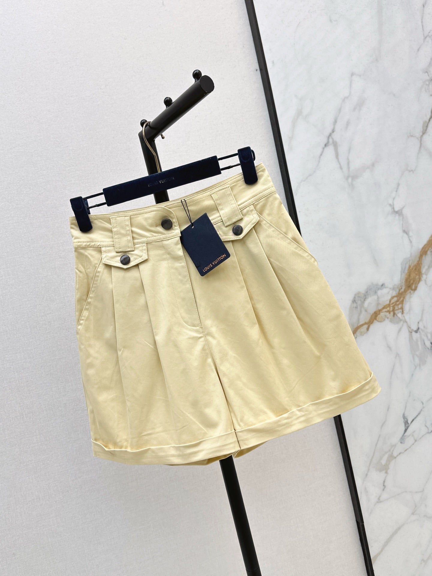 Loui* 25ss pleated shorts