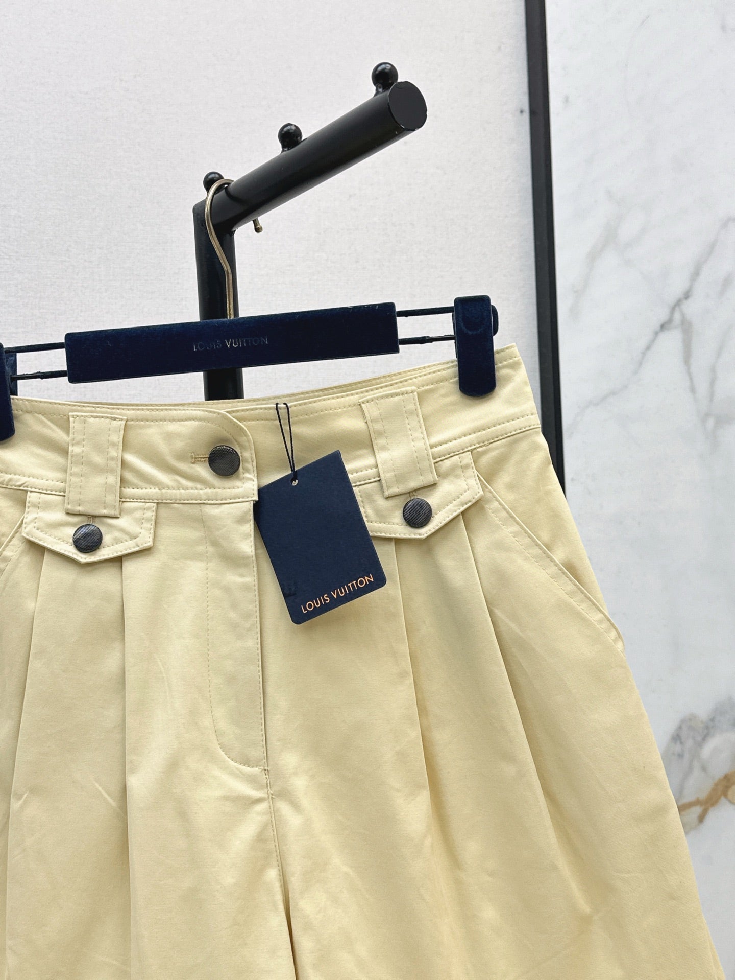 Loui* 25ss pleated shorts