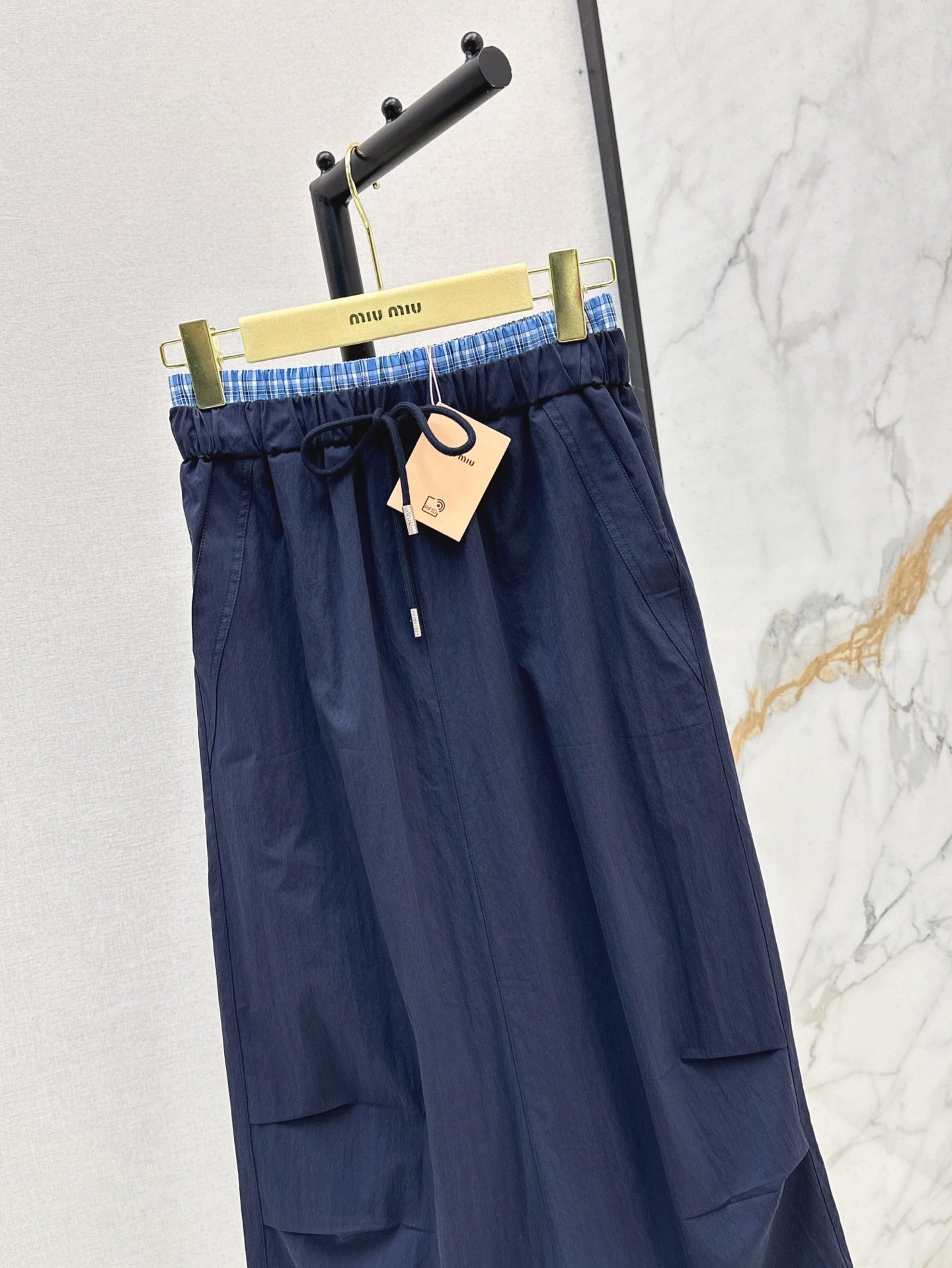 M*u 25ss drawstring waist midi skirt