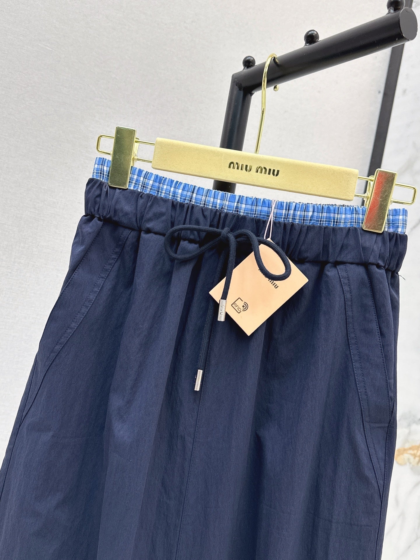 M*u 25ss drawstring waist midi skirt