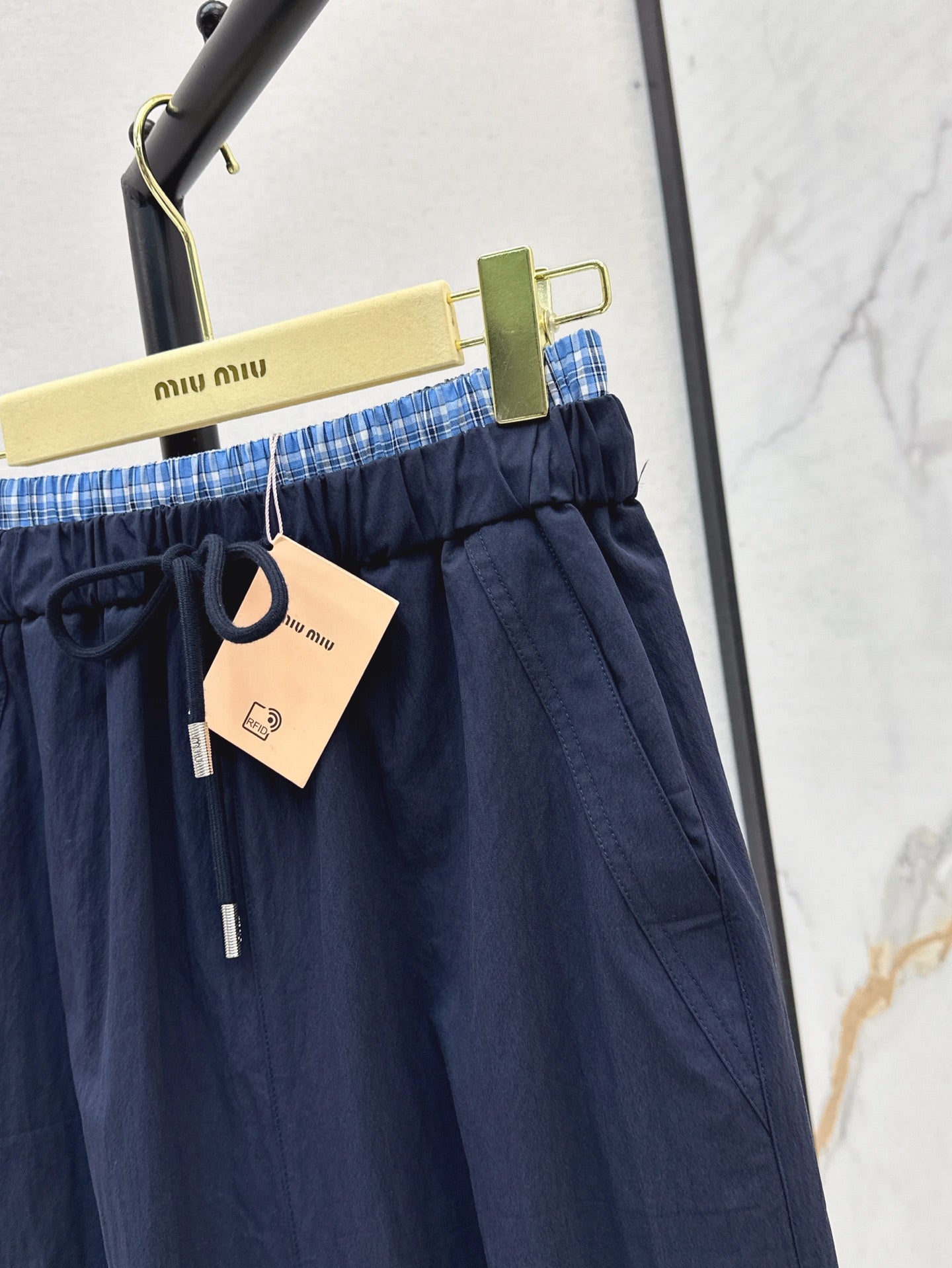 M*u 25ss drawstring waist midi skirt