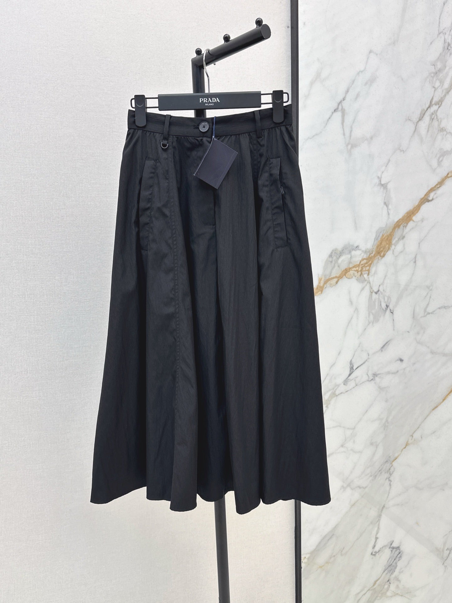 Pra* 25ss Long pleated flared skirt