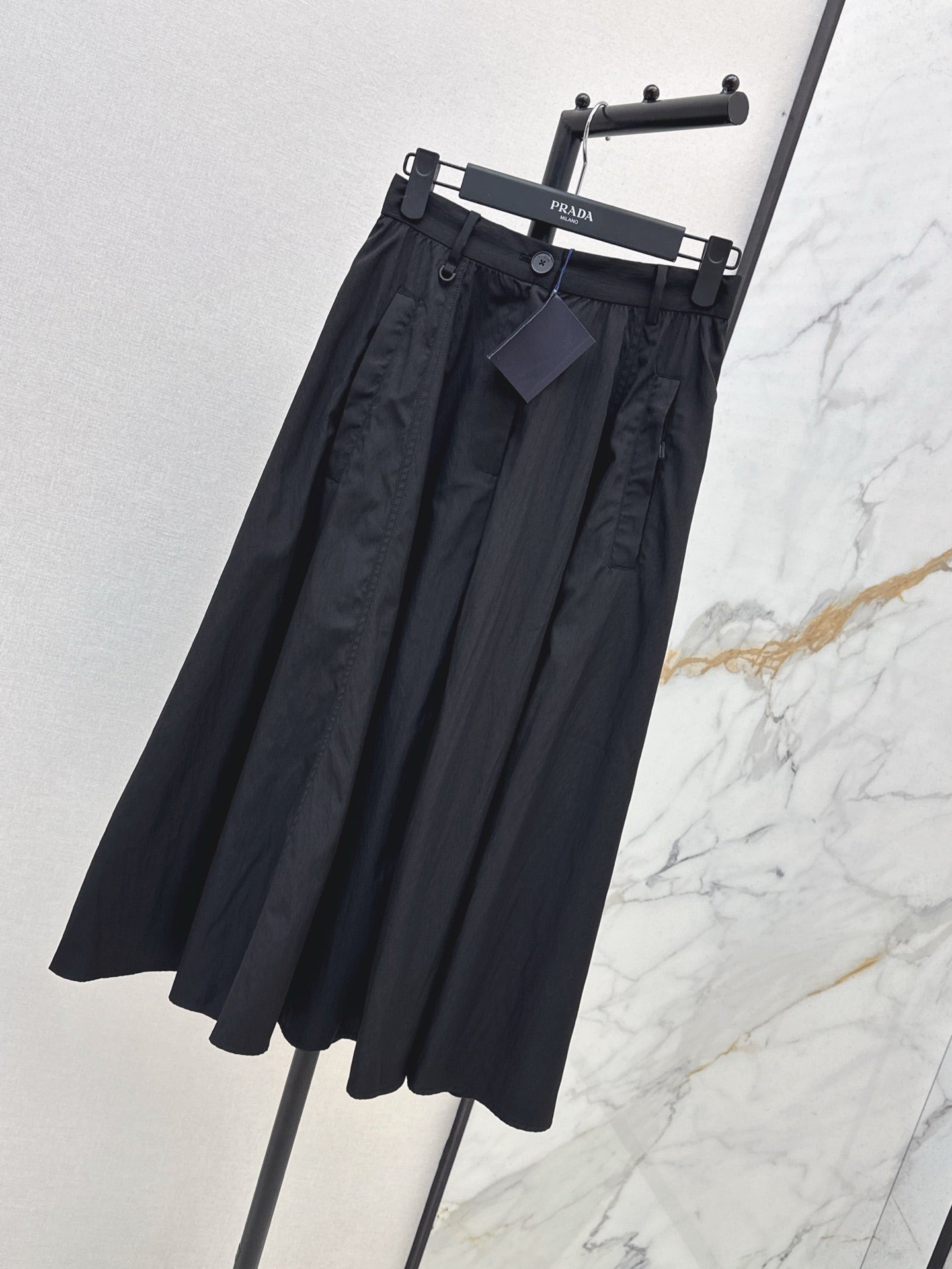 Pra* 25ss Long pleated flared skirt