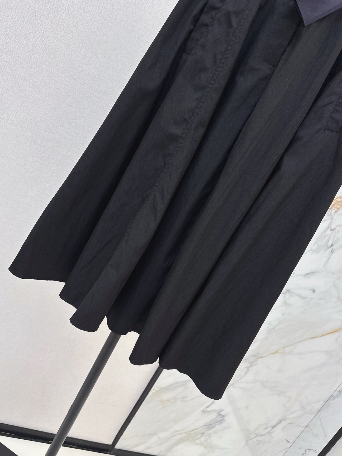 Pra* 25ss Long pleated flared skirt