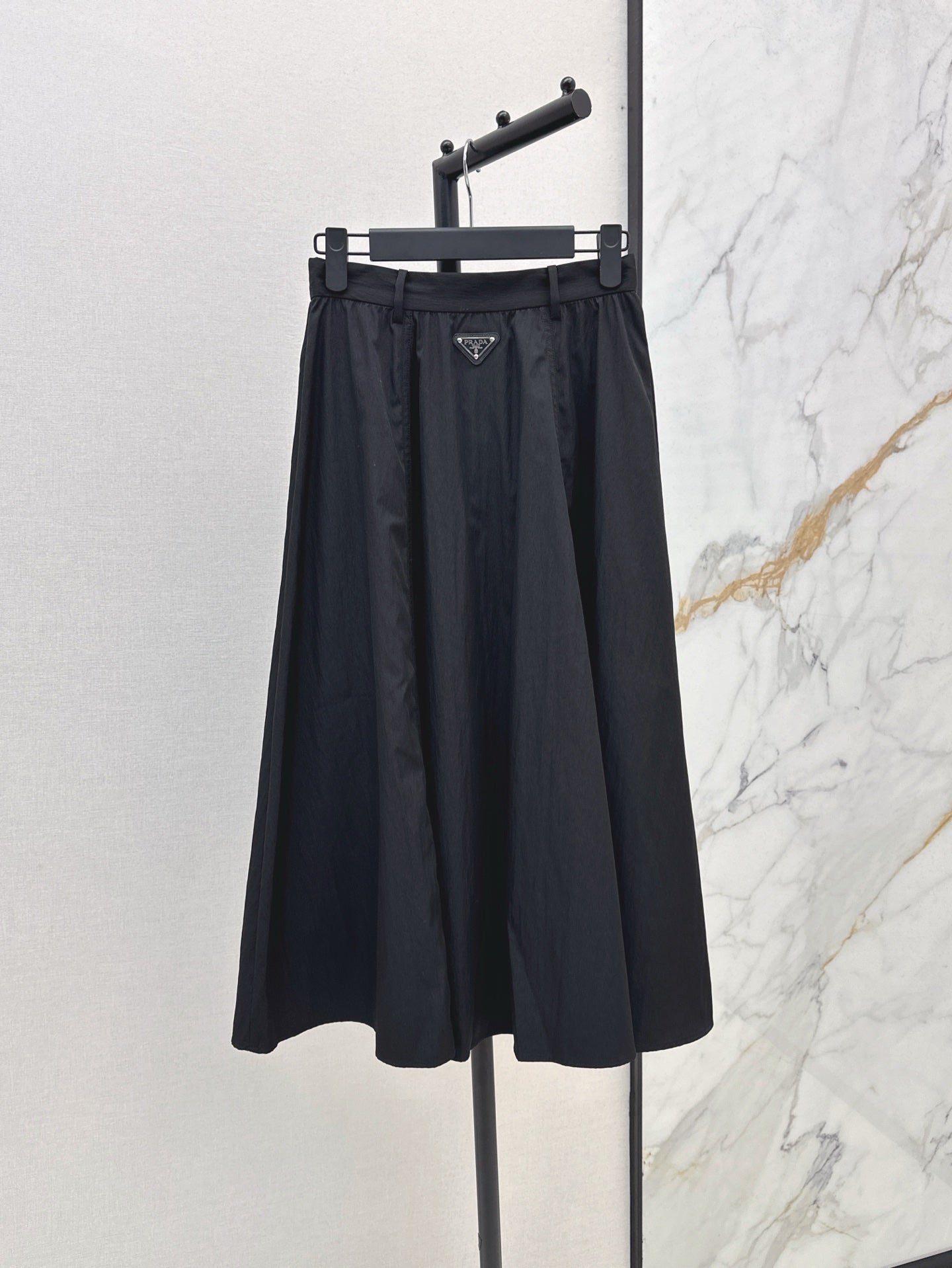 Pra* 25ss Long pleated flared skirt