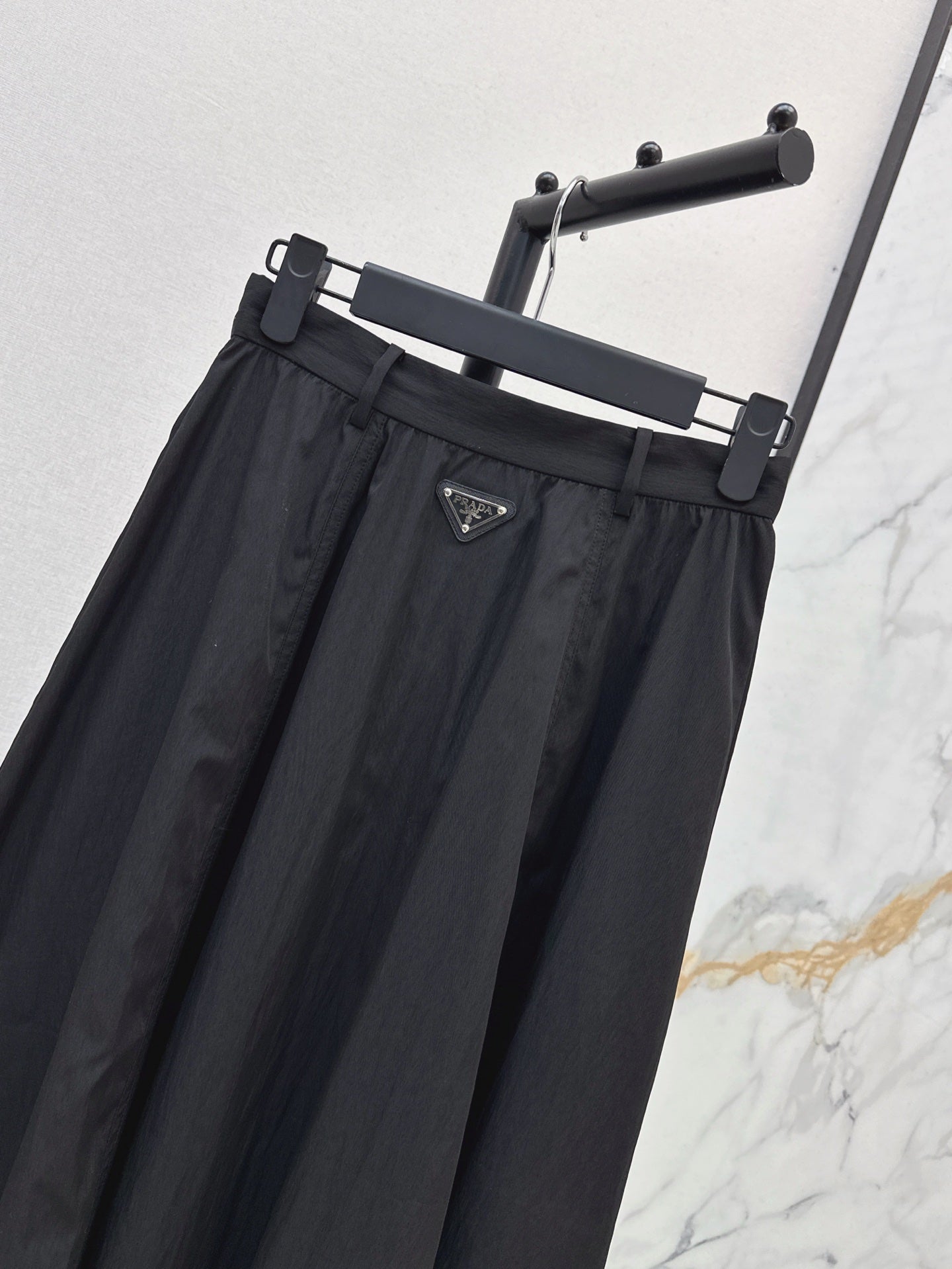 Pra* 25ss Long pleated flared skirt