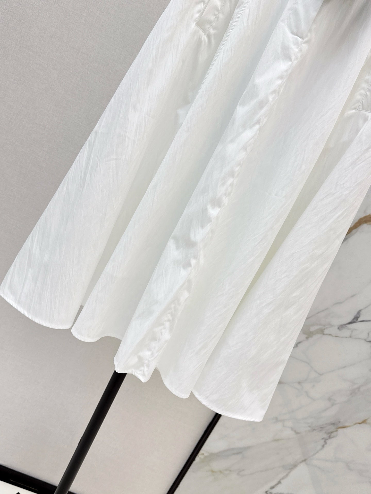 Pra* 25ss Long pleated flared skirt