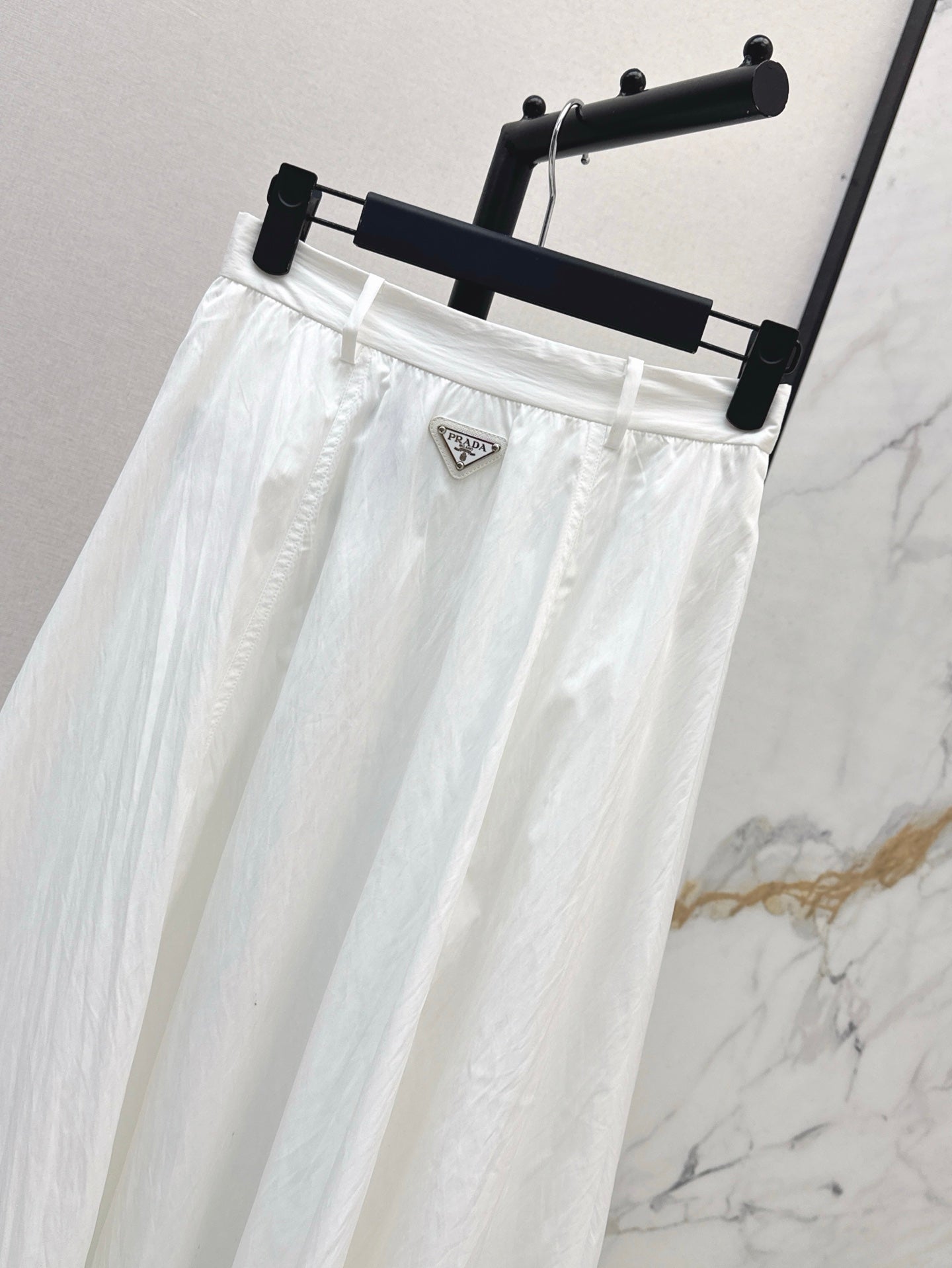 Pra* 25ss Long pleated flared skirt