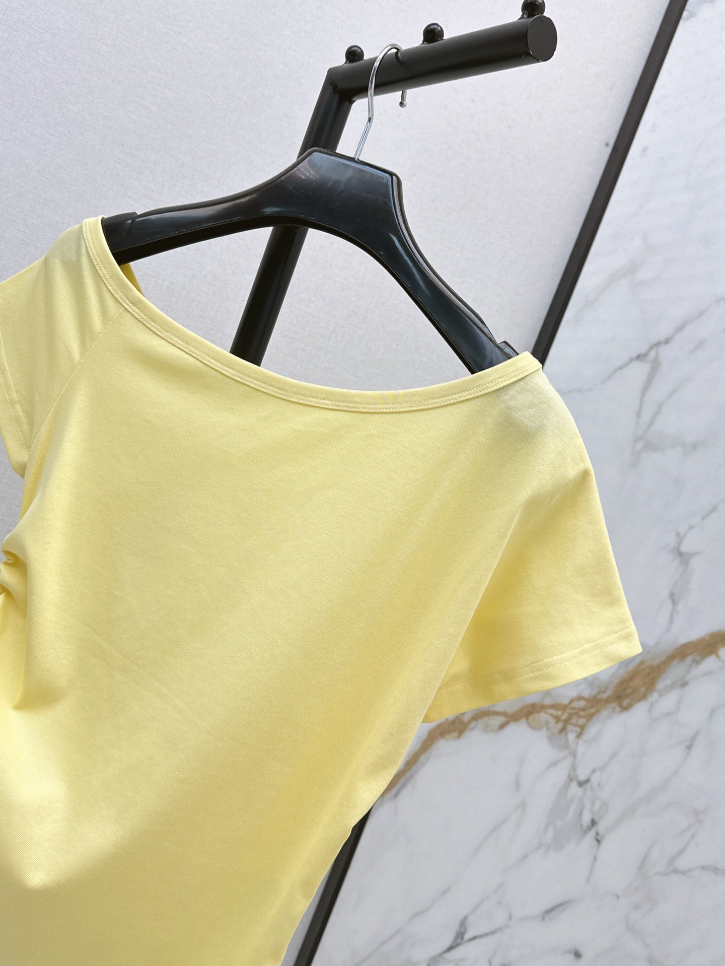 YS* 25ss Off-shoulder top