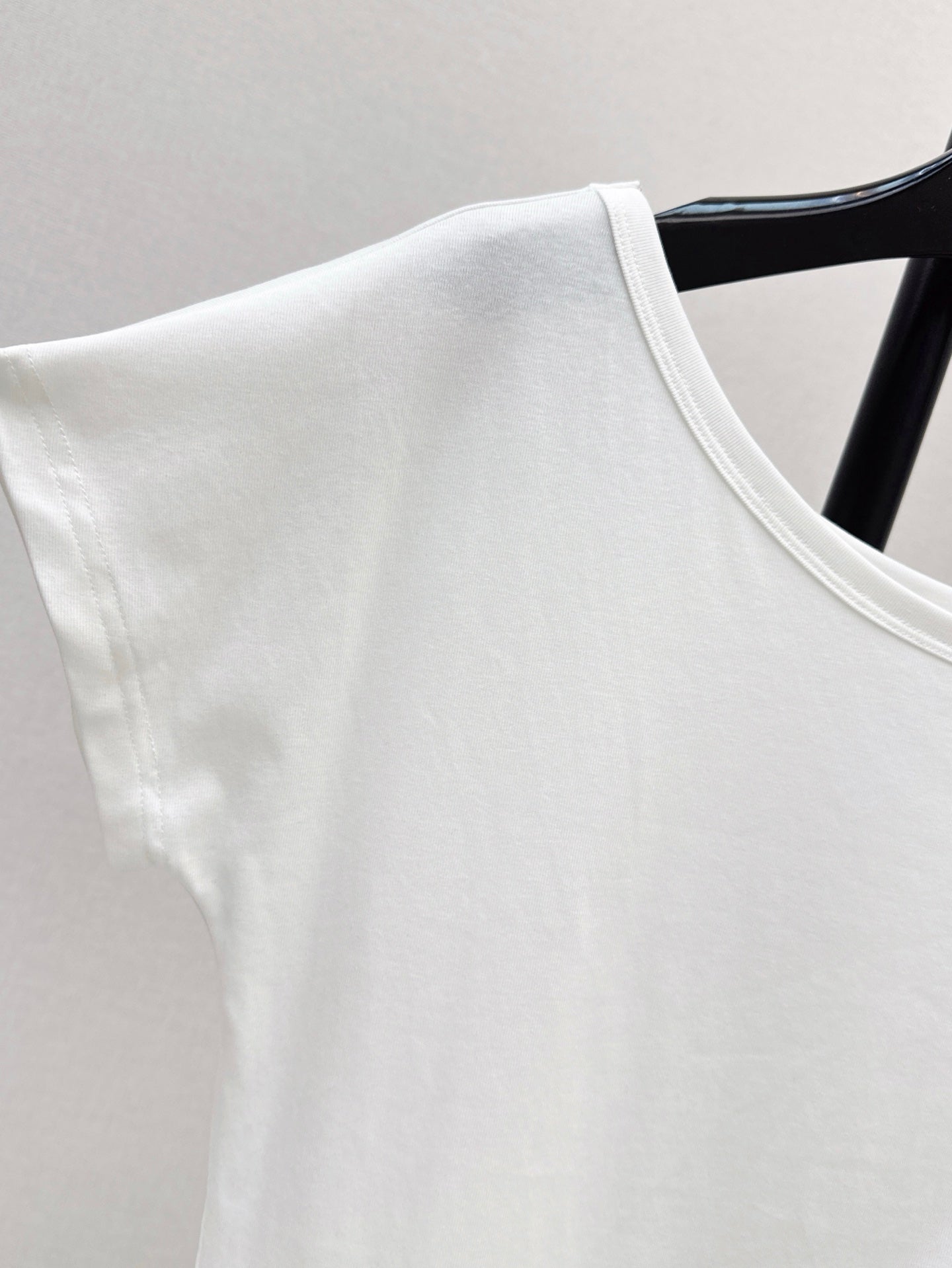 YS* 25ss Off-shoulder top