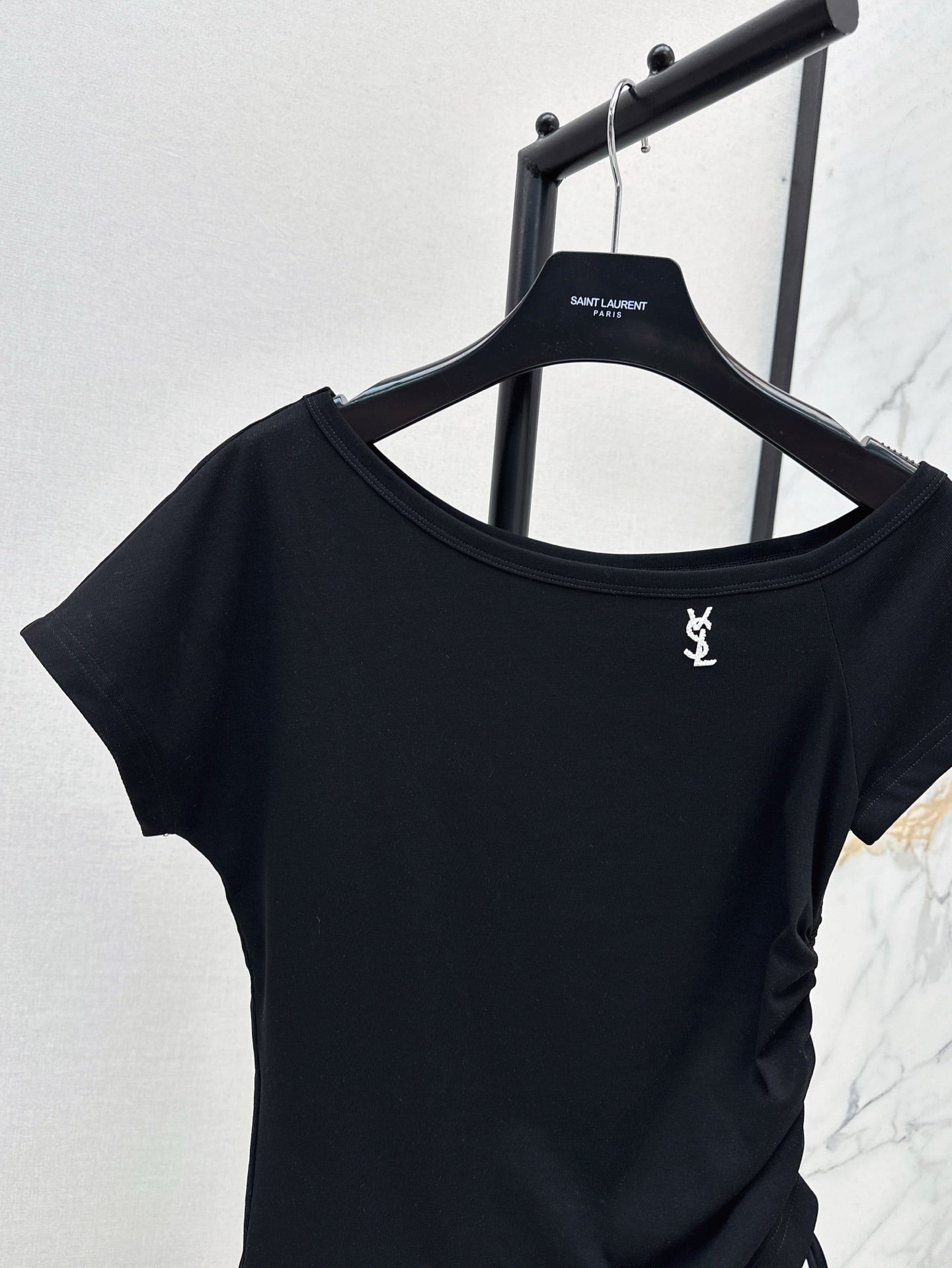 YS* 25ss Off-shoulder top