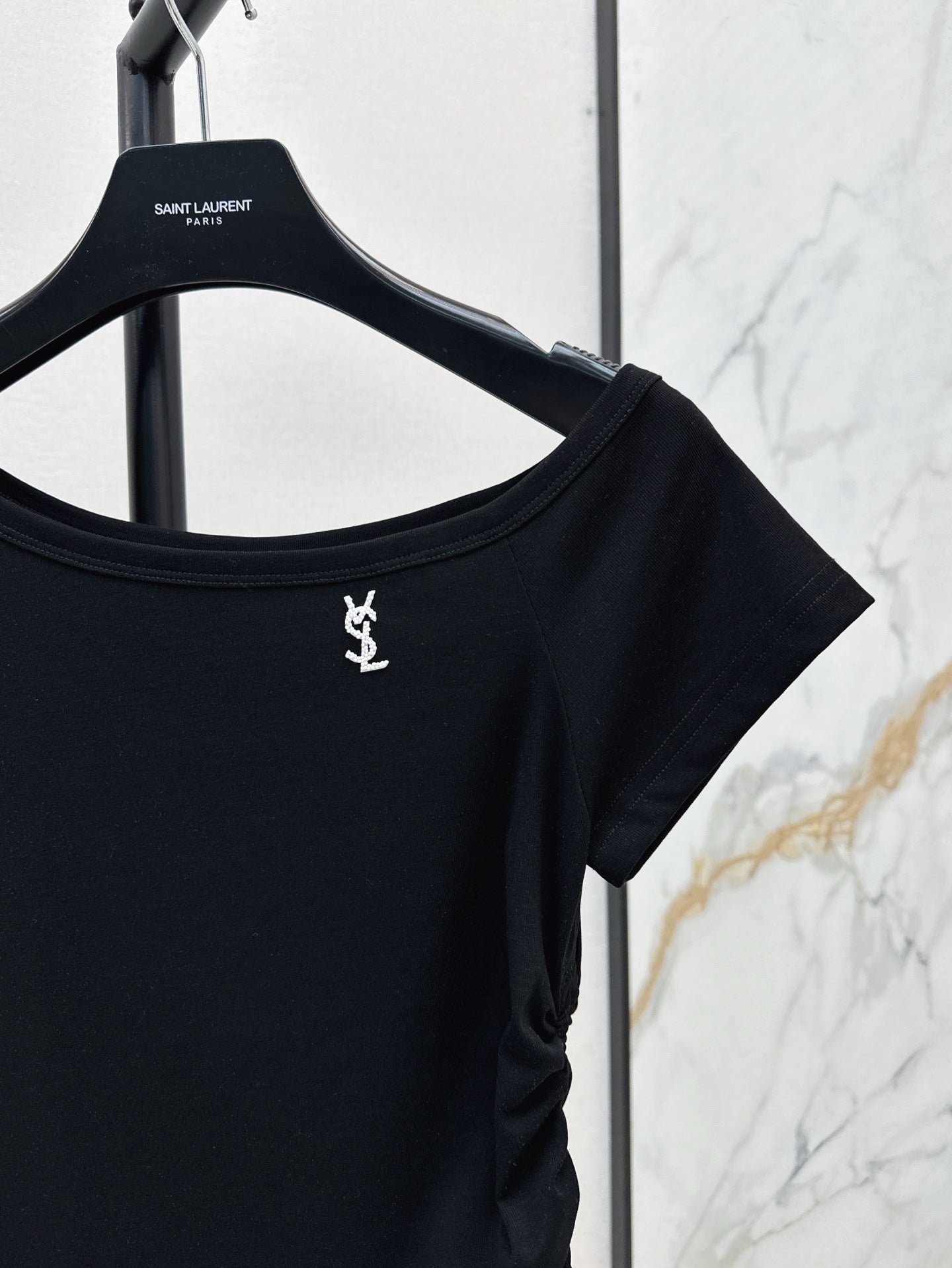 YS* 25ss Off-shoulder top