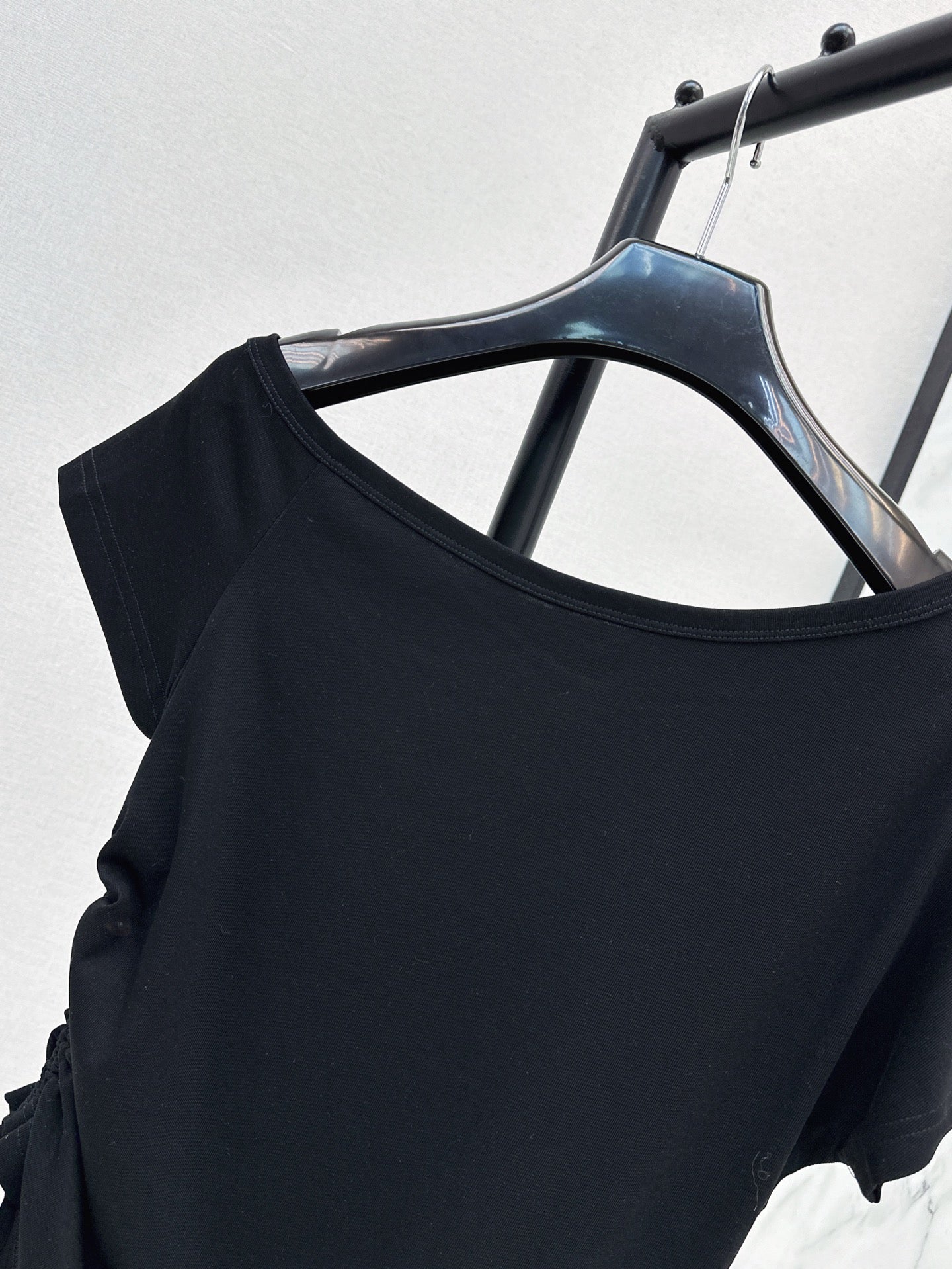 YS* 25ss Off-shoulder top