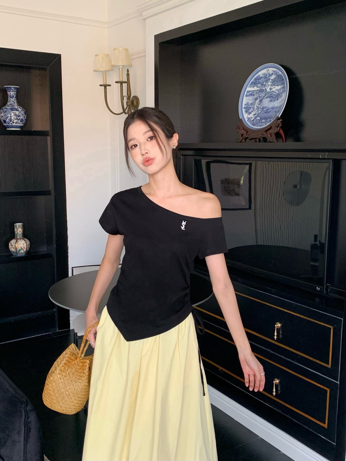 YS* 25ss Off-shoulder top