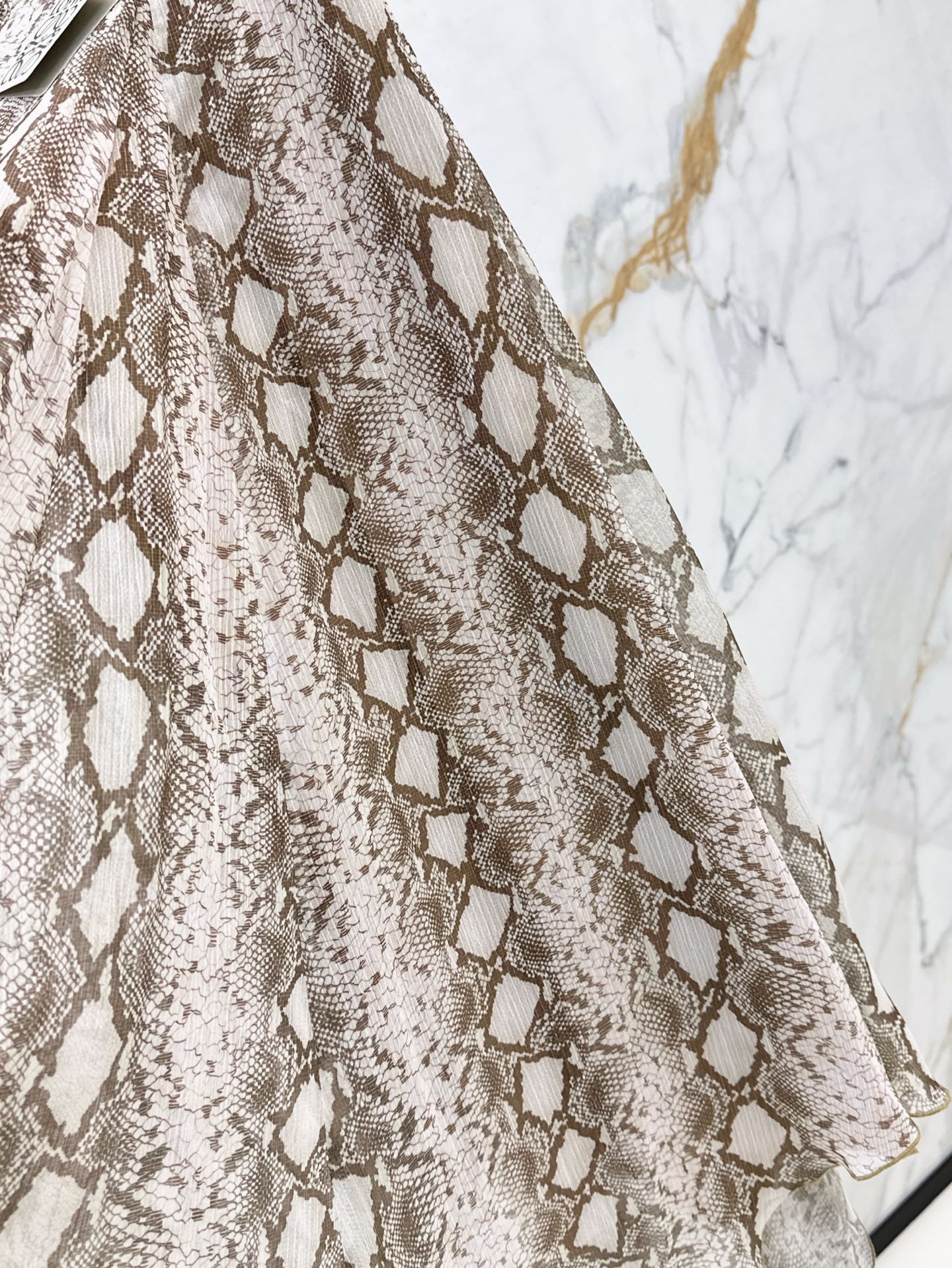 Loe* 25ss Asymmetric printed skirt