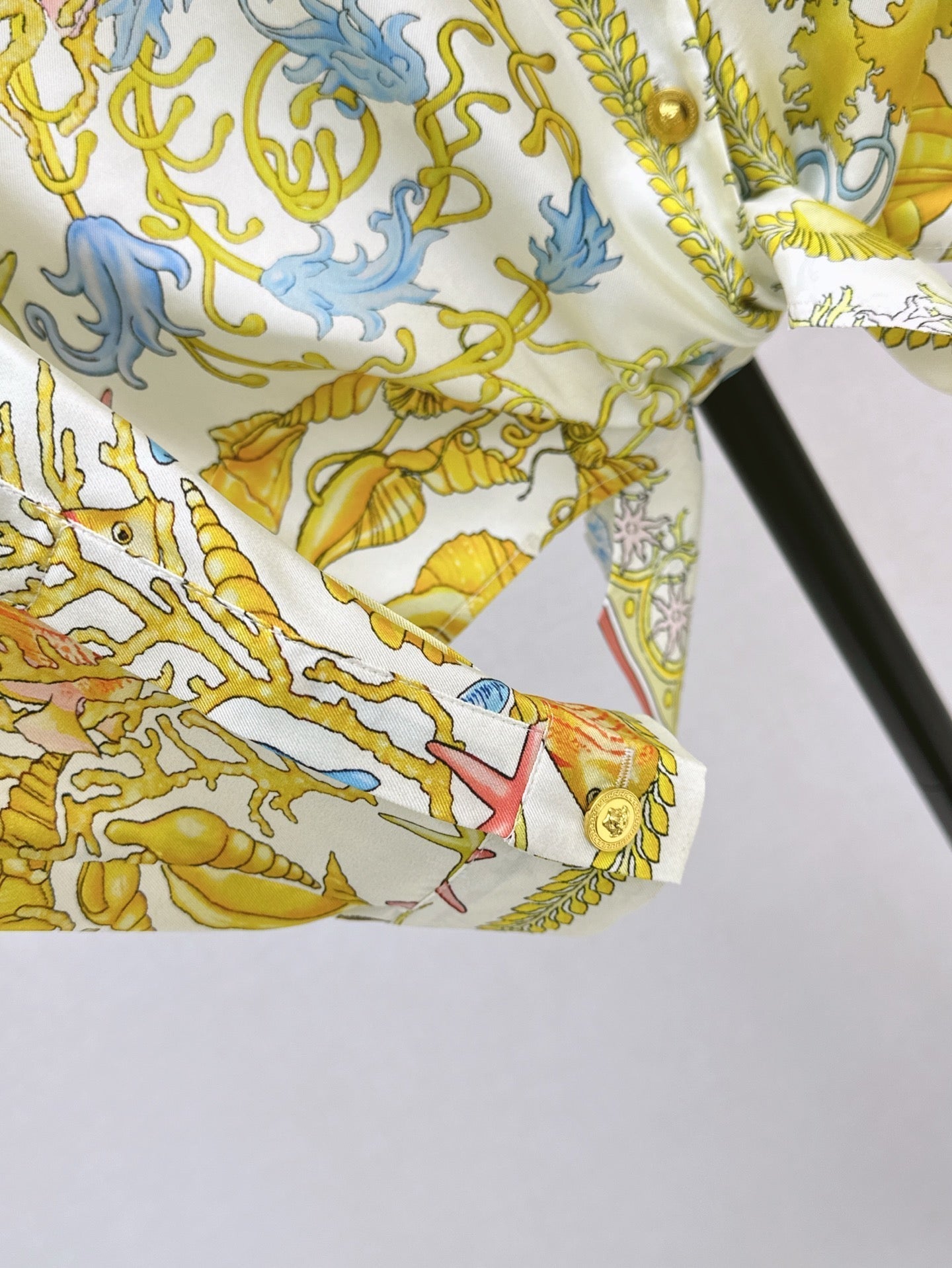 Versa* 25ss Barocco knotted silk shirt