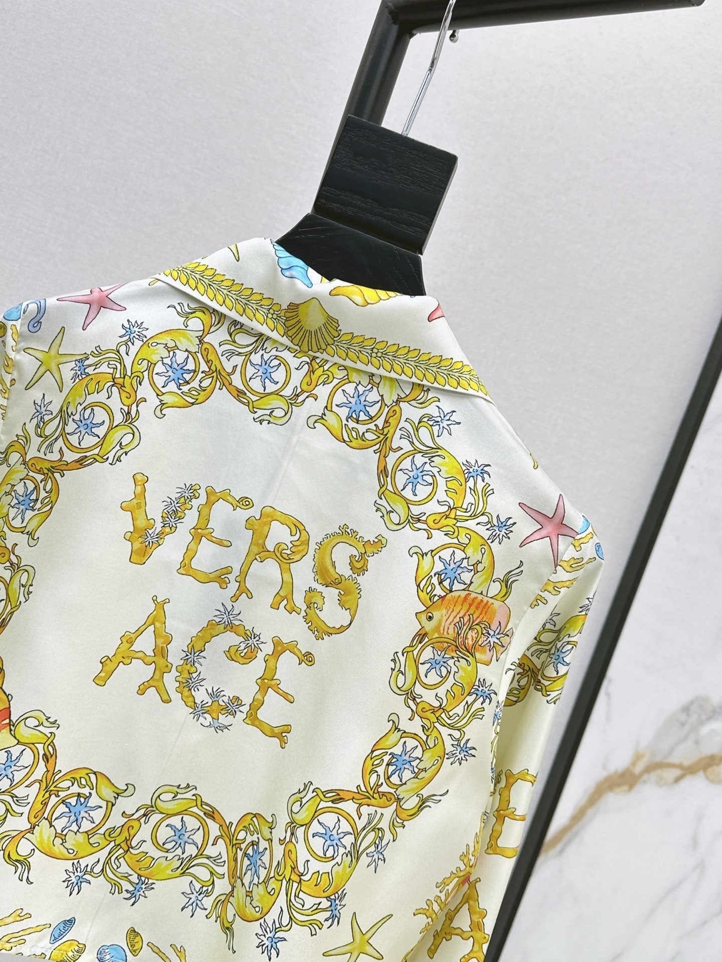 Versa* 25ss Barocco knotted silk shirt