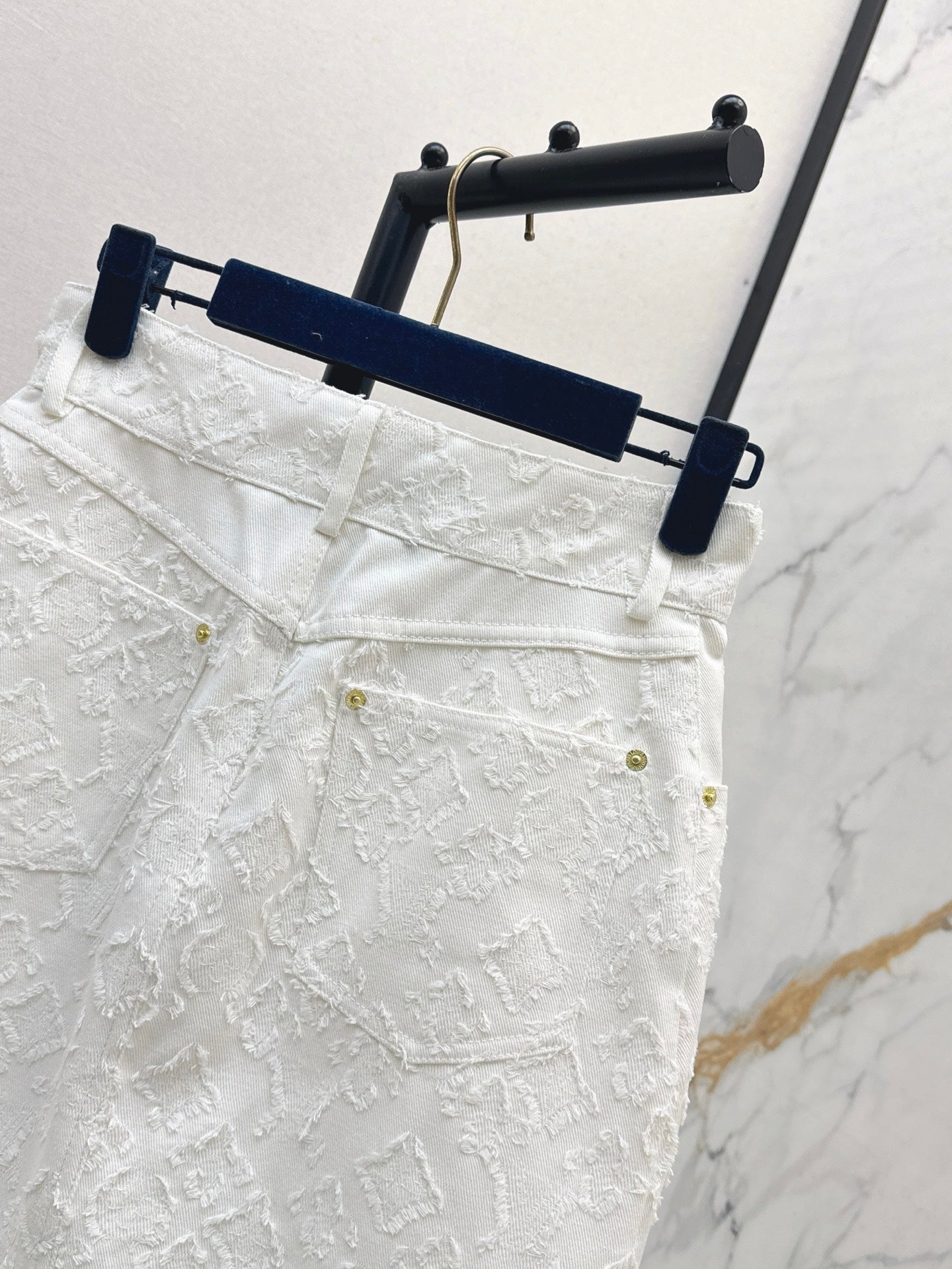 Loui* 25ss monogram jacquard denim skirt