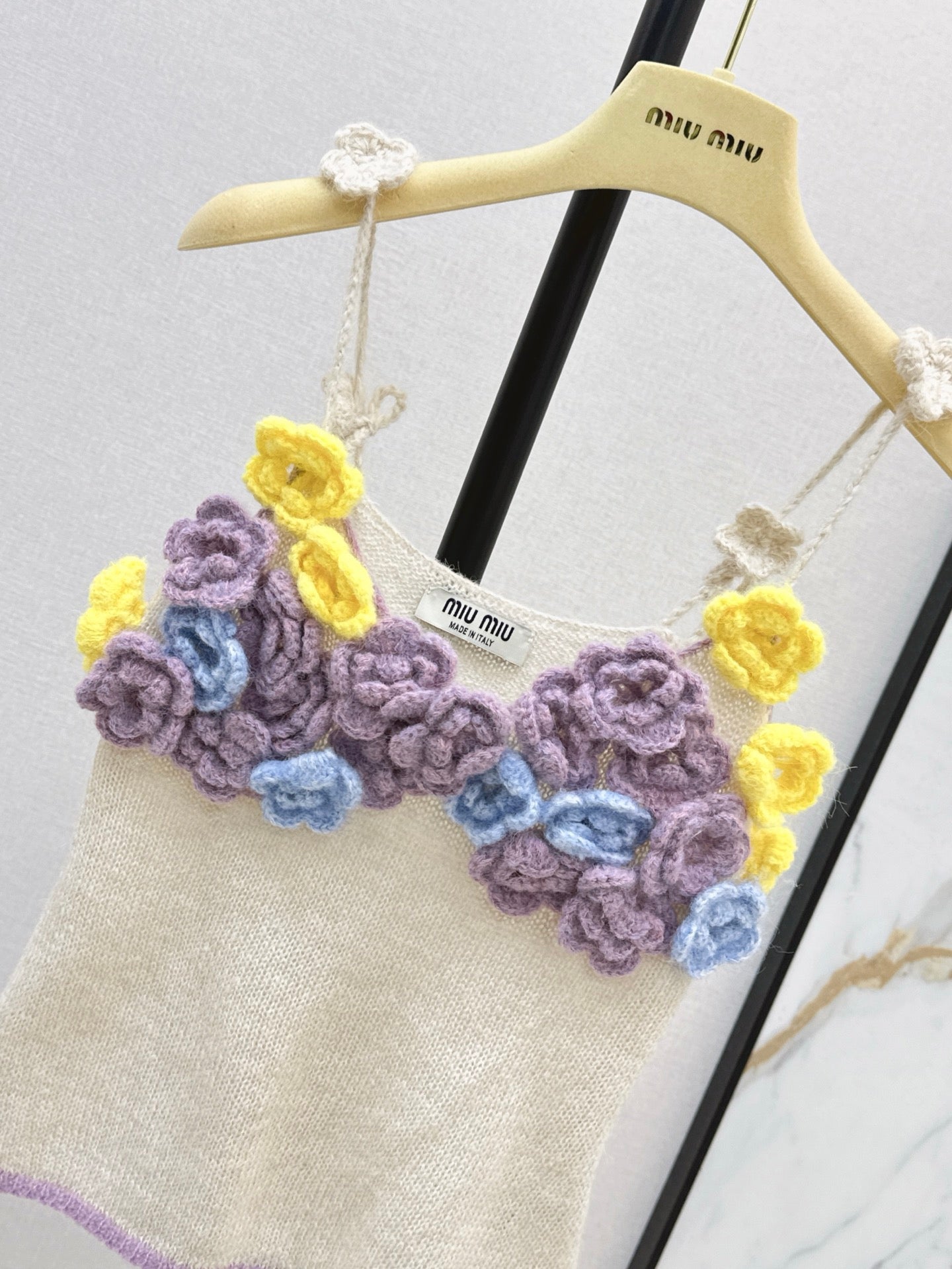 M*u 25ss 3D flower knitted camisole top