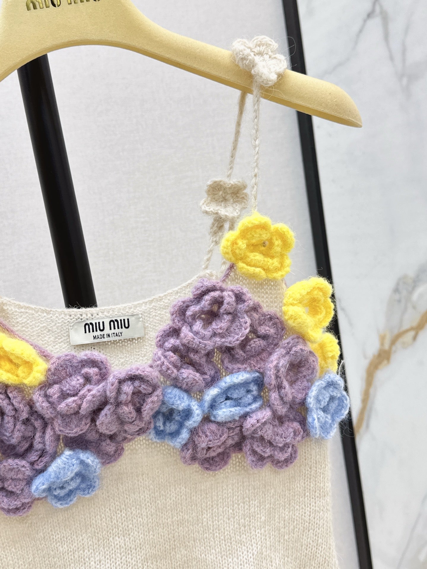 M*u 25ss 3D flower knitted camisole top