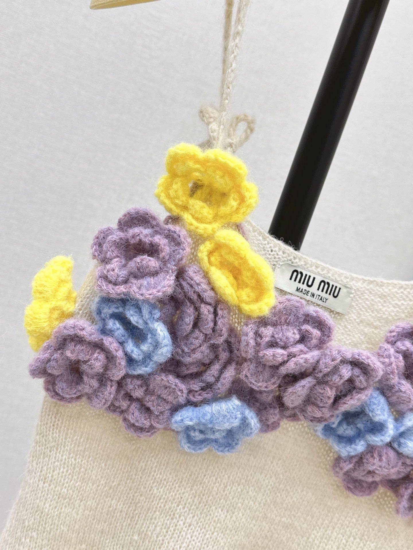 M*u 25ss 3D flower knitted camisole top