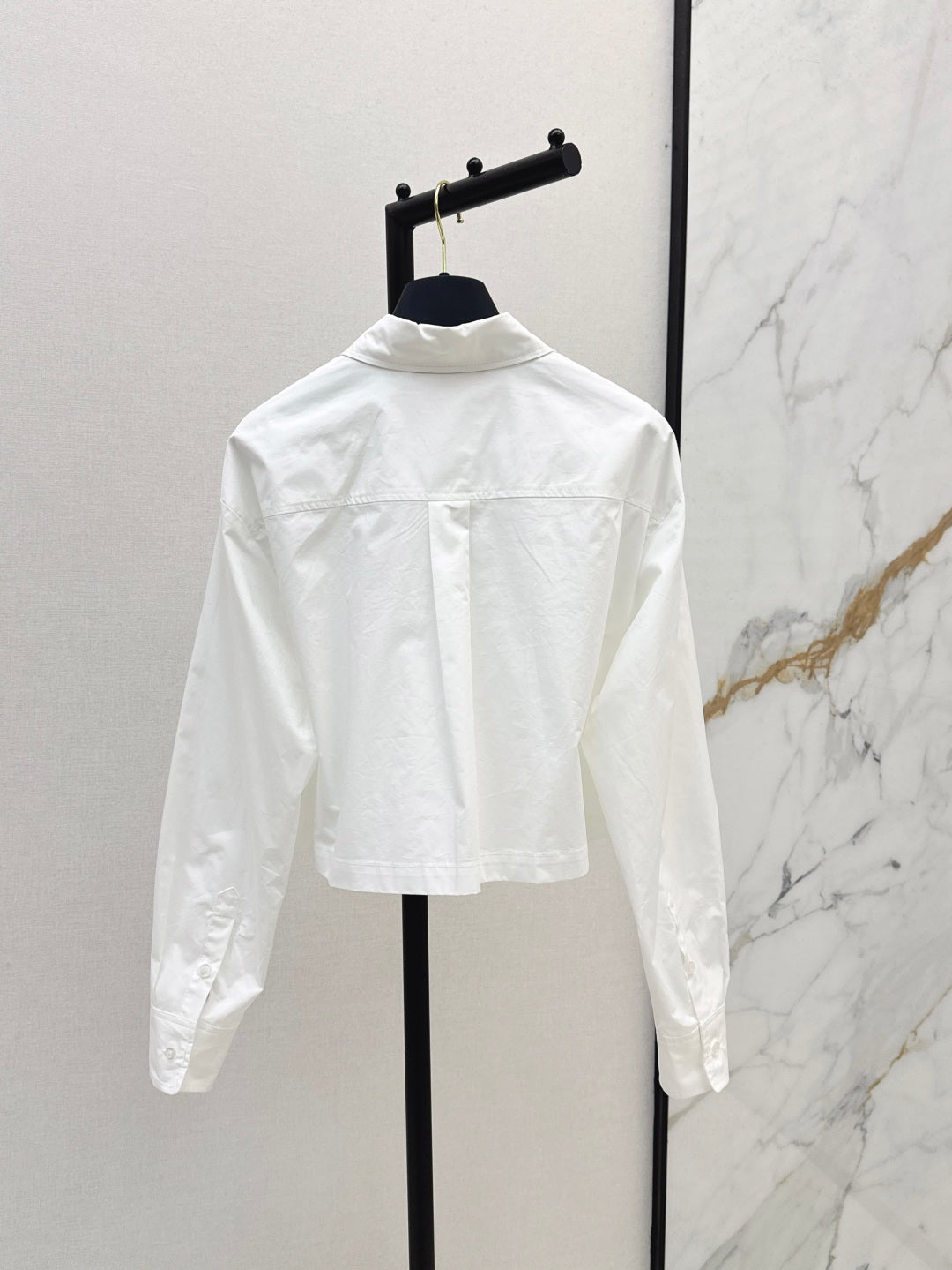 Loui* 25ss embroidered crop shirt