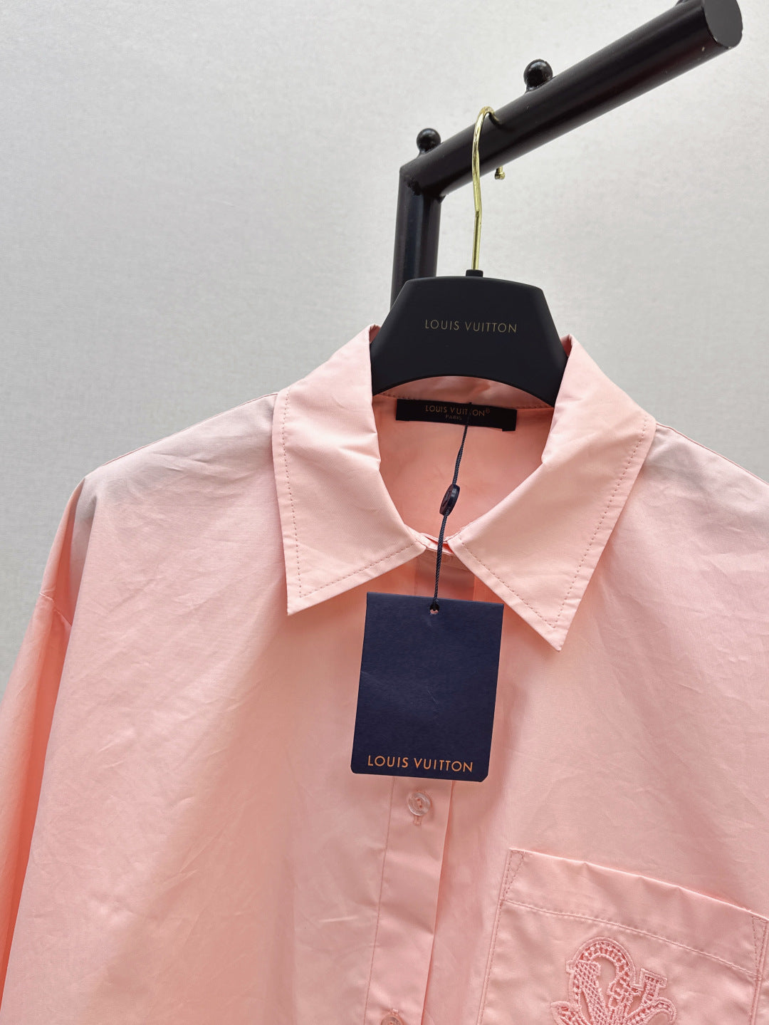 Loui* 25ss embroidered crop shirt