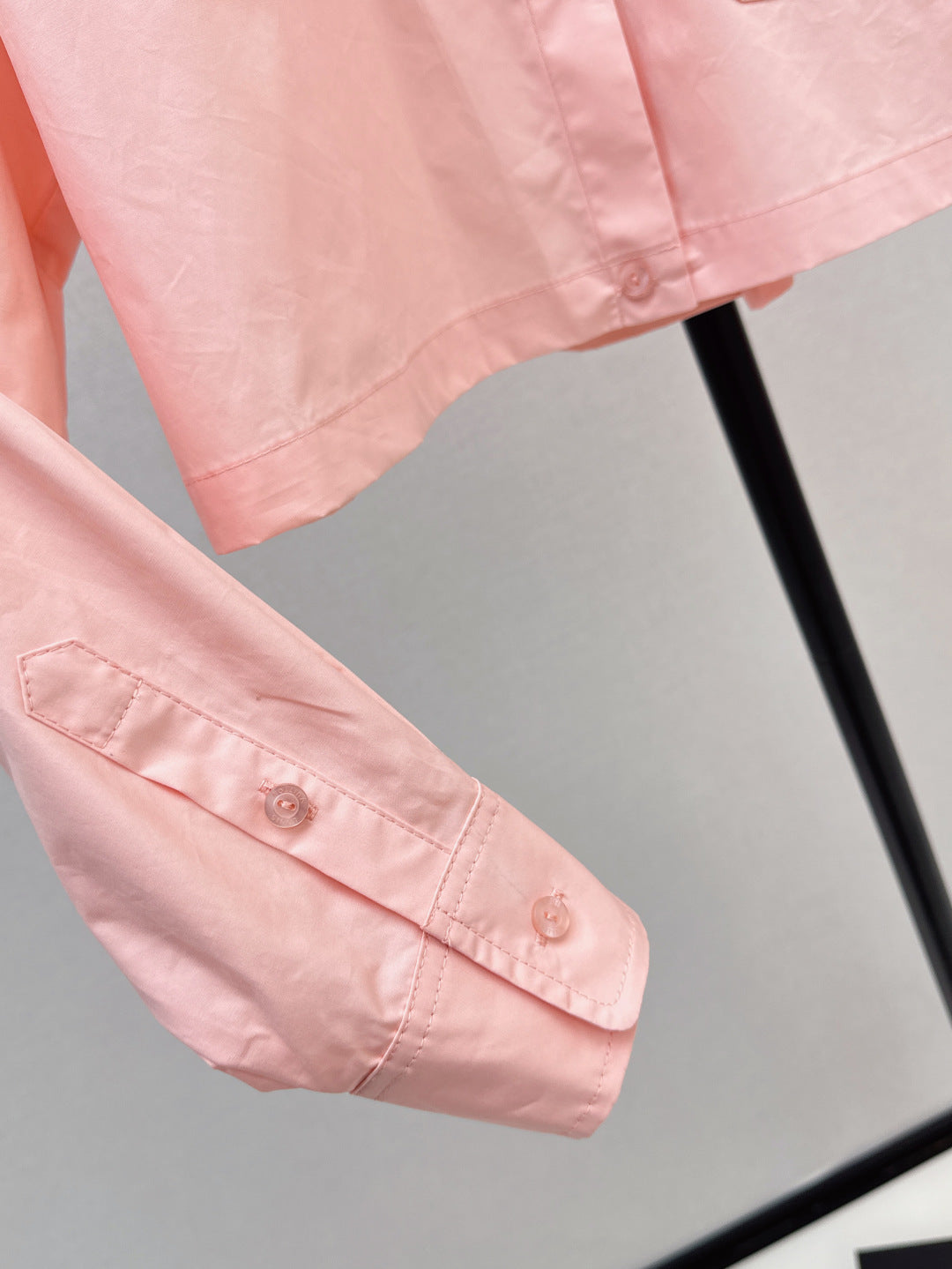 Loui* 25ss embroidered crop shirt