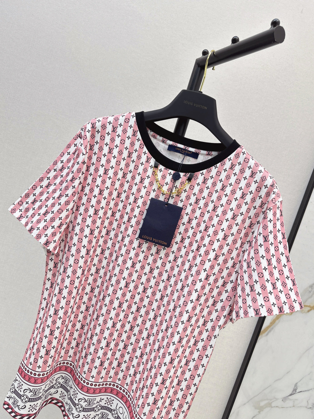 Loui* 25ss scarf print t-shirt