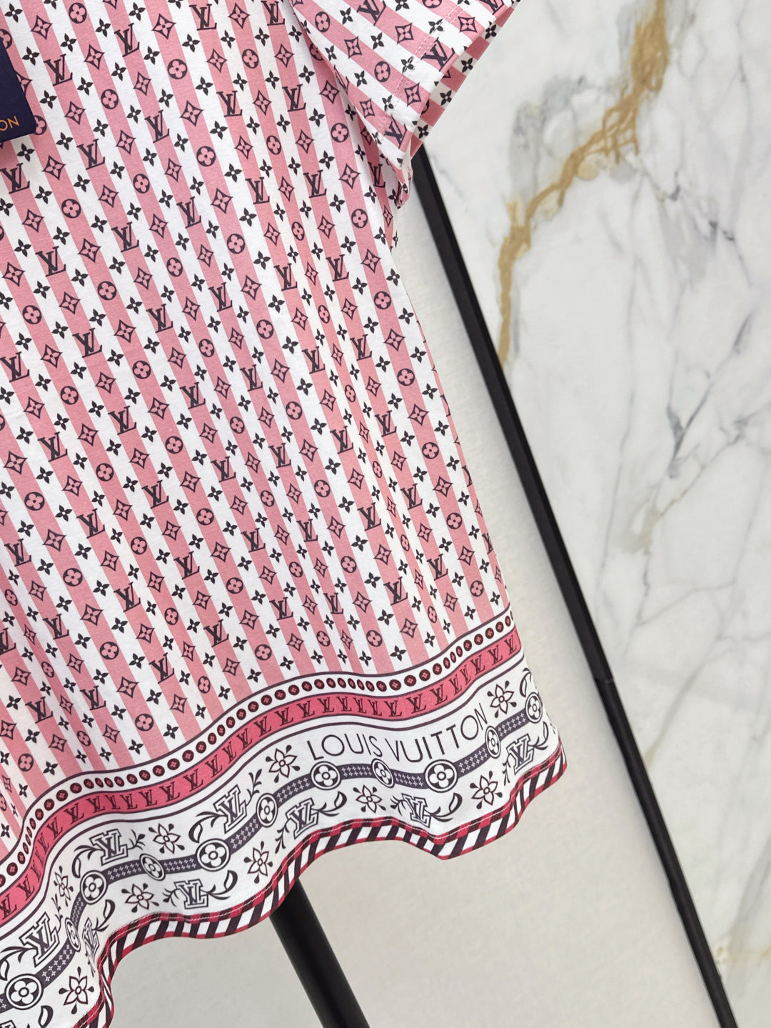 Loui* 25ss scarf print t-shirt