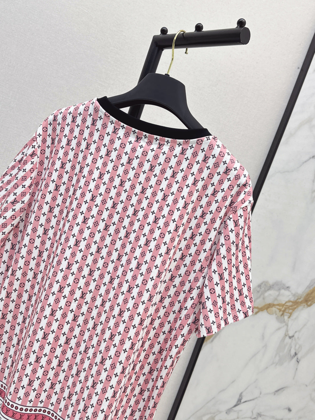 Loui* 25ss scarf print t-shirt