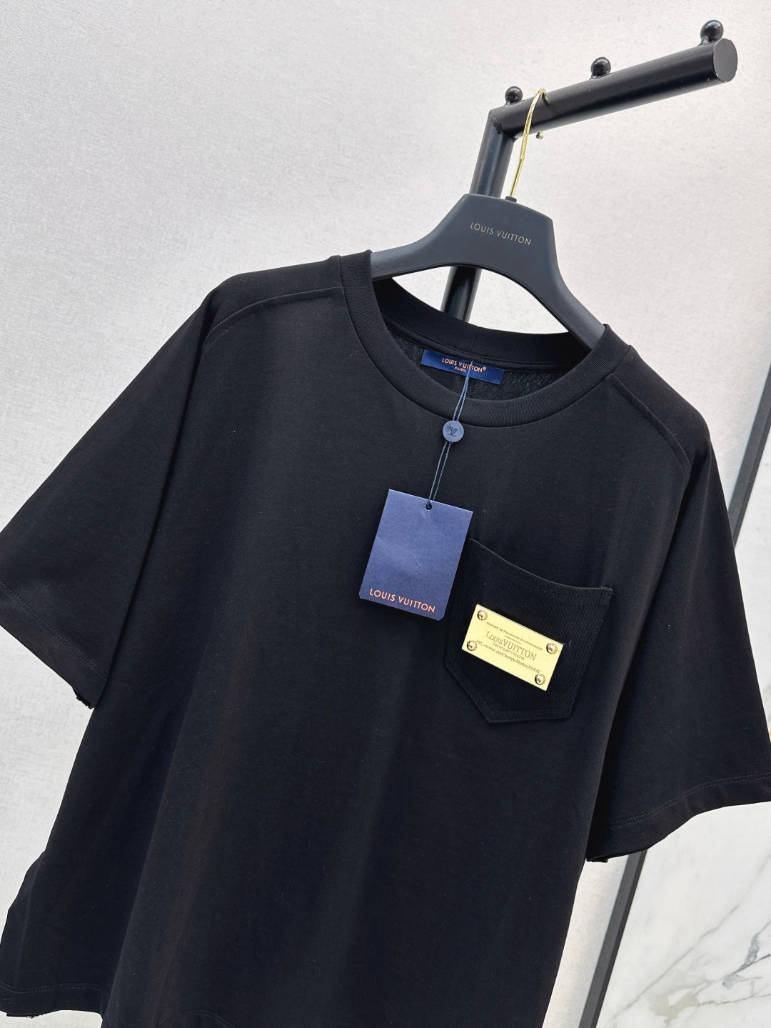 Loui* 25ss signature plaque t-shirt