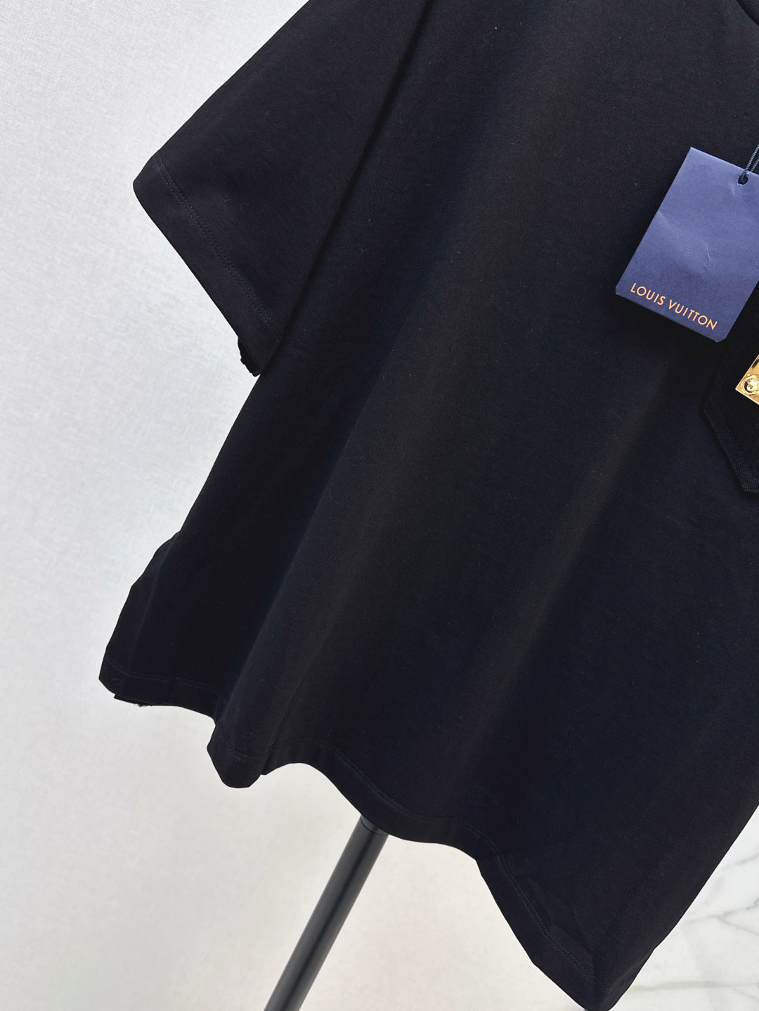 Loui* 25ss signature plaque t-shirt
